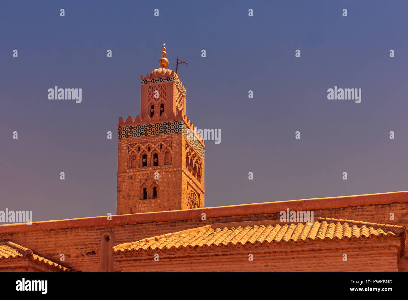 Le minaret de la Koutoubia, Marrakech, Maroc, au coucher du soleil. Banque D'Images