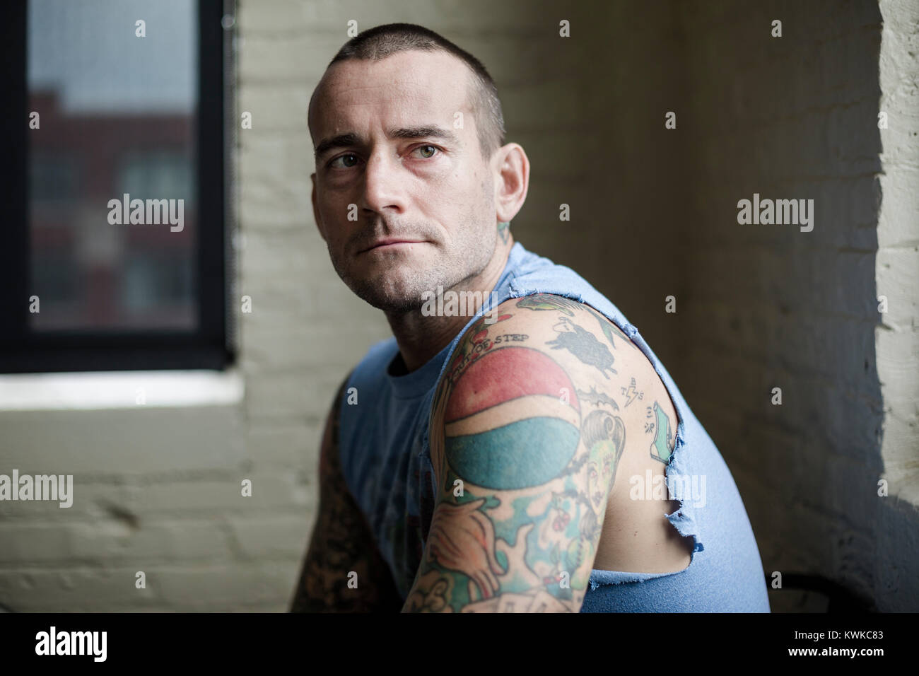 L'ancien lutteur de la WWF, CM Punk (Phil Brooks) photographiée à son appartement à Milwaukee. Banque D'Images