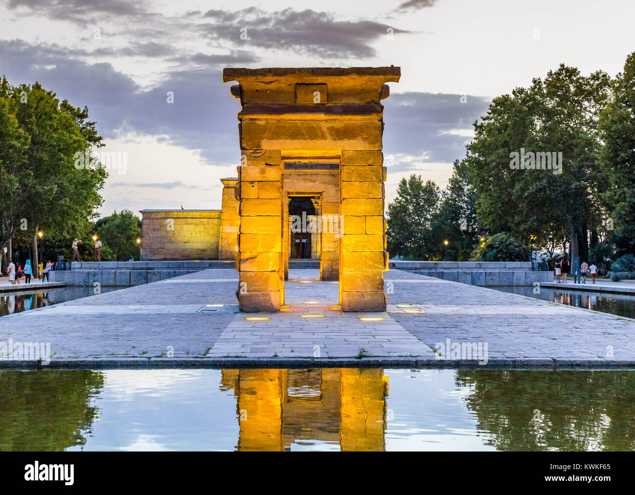 Coucher de soleil sur le Temple de Debod à Madrid, Espagne Banque D'Images