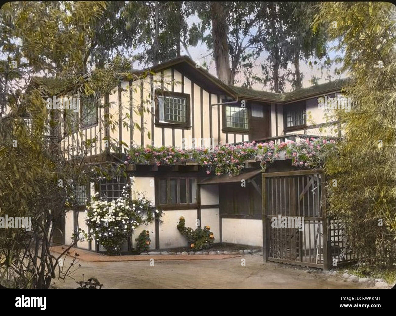 Description de la maison Walter Douglas, connue sous le nom d'Inellan, située sur Channel Drive à Montecito, Californie. La résidence est remarquable pour sa conception architecturale et son importance historique. Banque D'Images