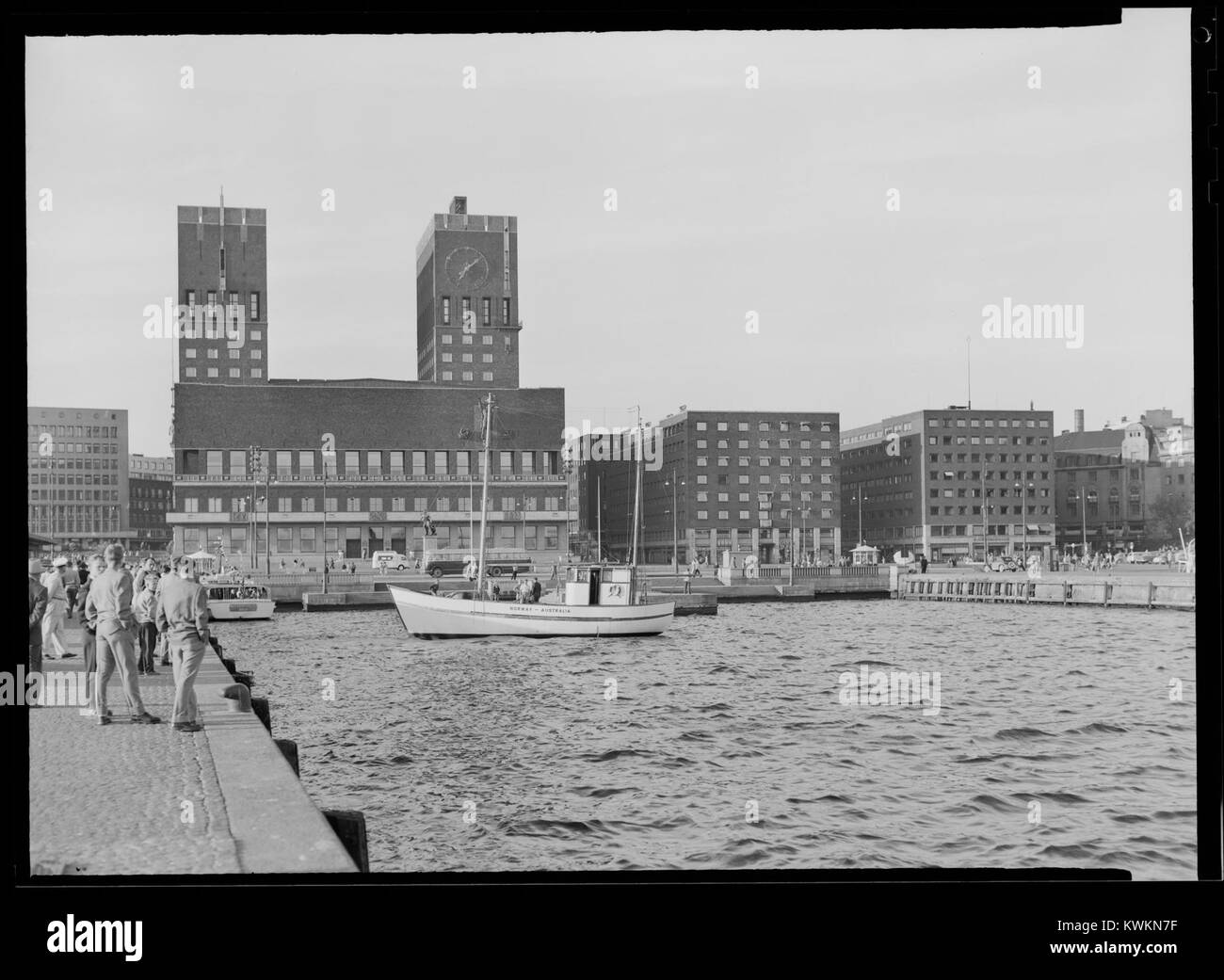 'Jenev' est une photographie historique de Norvège conservée dans des archives numériques, reflétant les pratiques documentaires culturelles et artistiques du XXe siècle. Banque D'Images 'Jenev' est une photographie historique de Norvège conservée dans des archives numériques, reflétant les pratiques documentaires culturelles et artistiques du XXe siècle. Banque D'Images