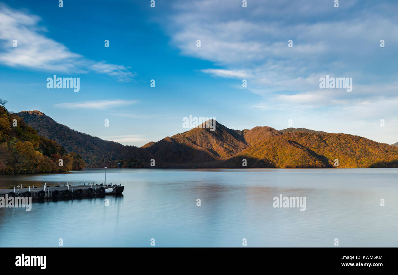 Vue panoramique sur le lac Chuzenji against sky Banque D'Images