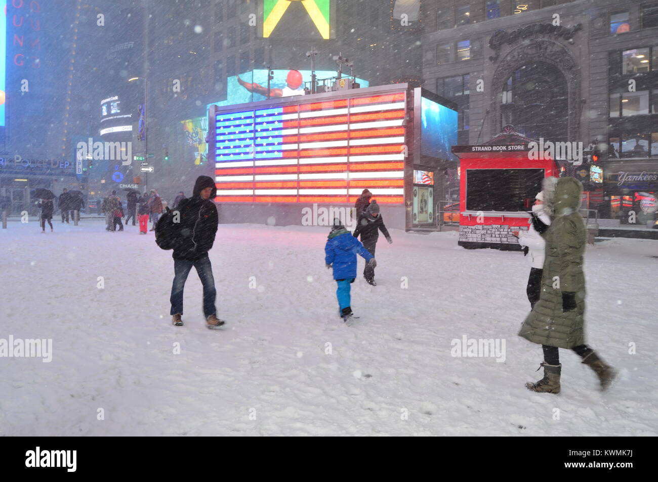 New York, NY, USA 4 janvier 2018 une importante tempête de neige hits New York City Crédit : James/Kirkikis Alamy Live News Banque D'Images