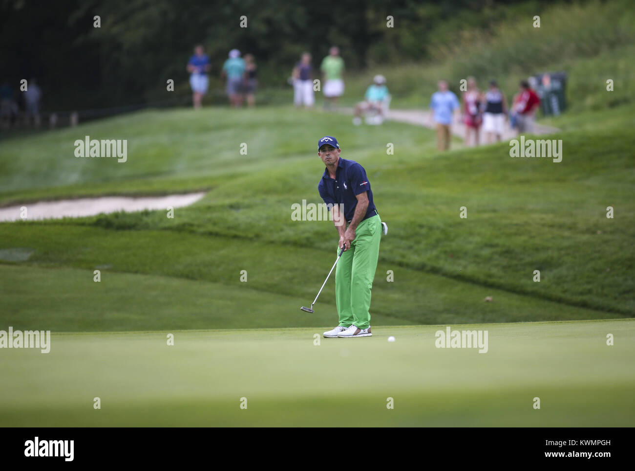 Oqasmieh, Iowa, États-Unis. 16 juillet, 2017. Joueur PGA Byrd Jonathan regarde son putt sur le 17e vert pendant le tour final de l'action classique John Deere à Chikar dans TPC Deere Run le dimanche, Juillet 16, 2017. Credit : Andy Abeyta, Quad-City Times/Quad-City Times/ZUMA/Alamy Fil Live News Banque D'Images