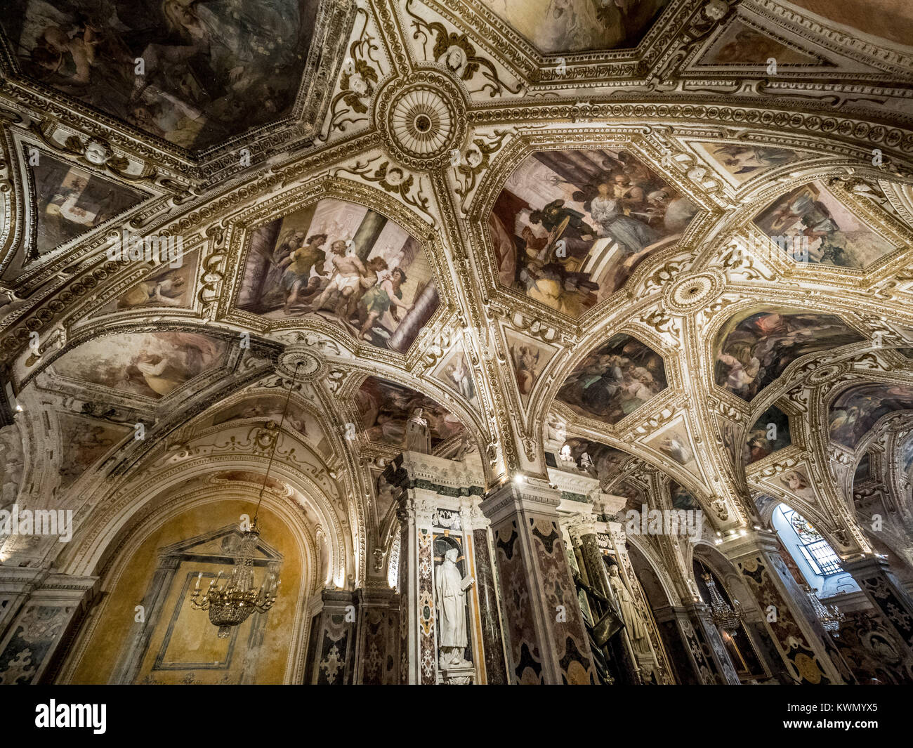 La Cripta. La crypte de la cathédrale. L'ensemble monumental de saint André à Amalfi, Italie. Banque D'Images