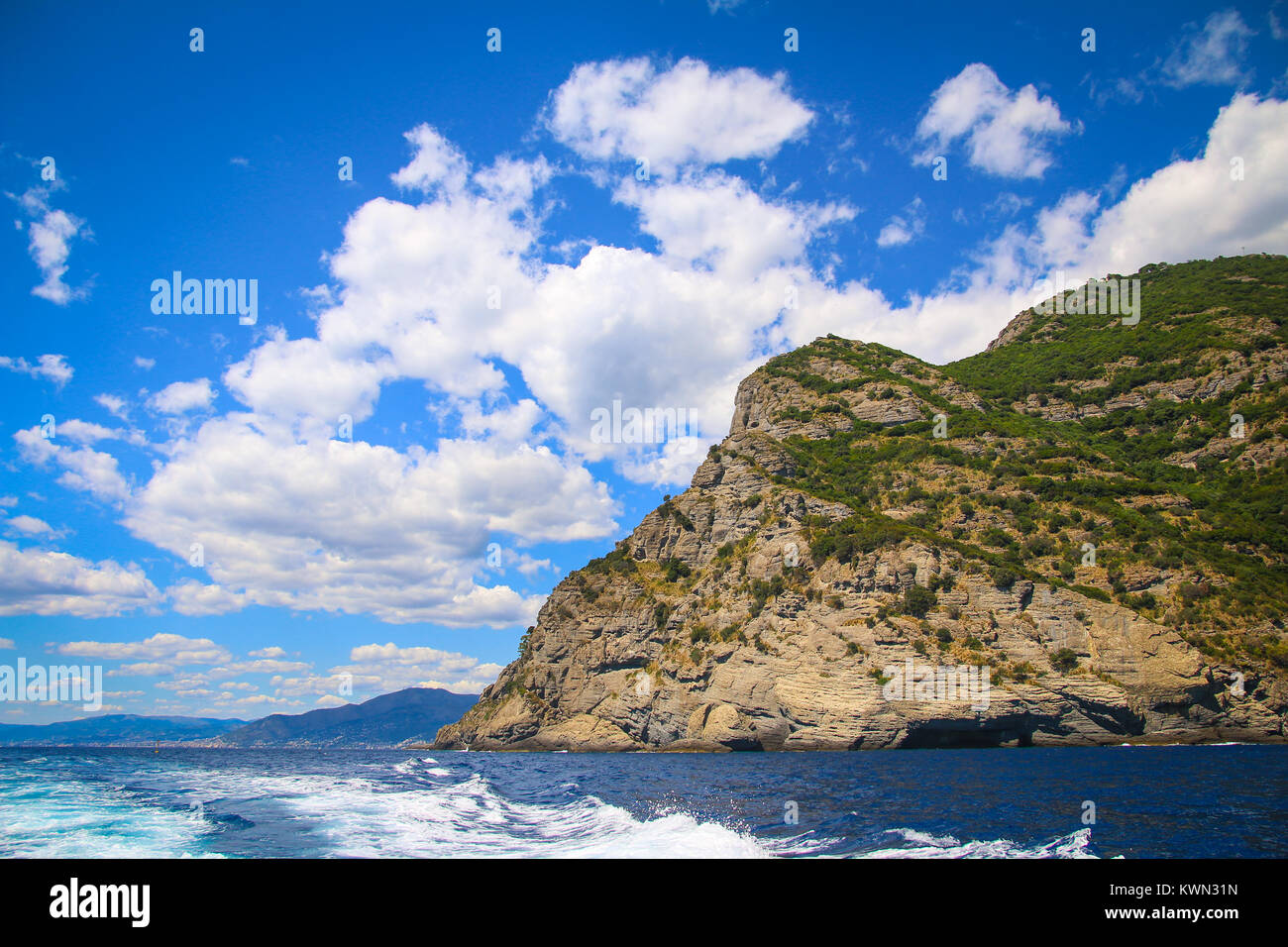 Rocky côte ligurienne à la Méditerranée près de Portofino, Italie Banque D'Images