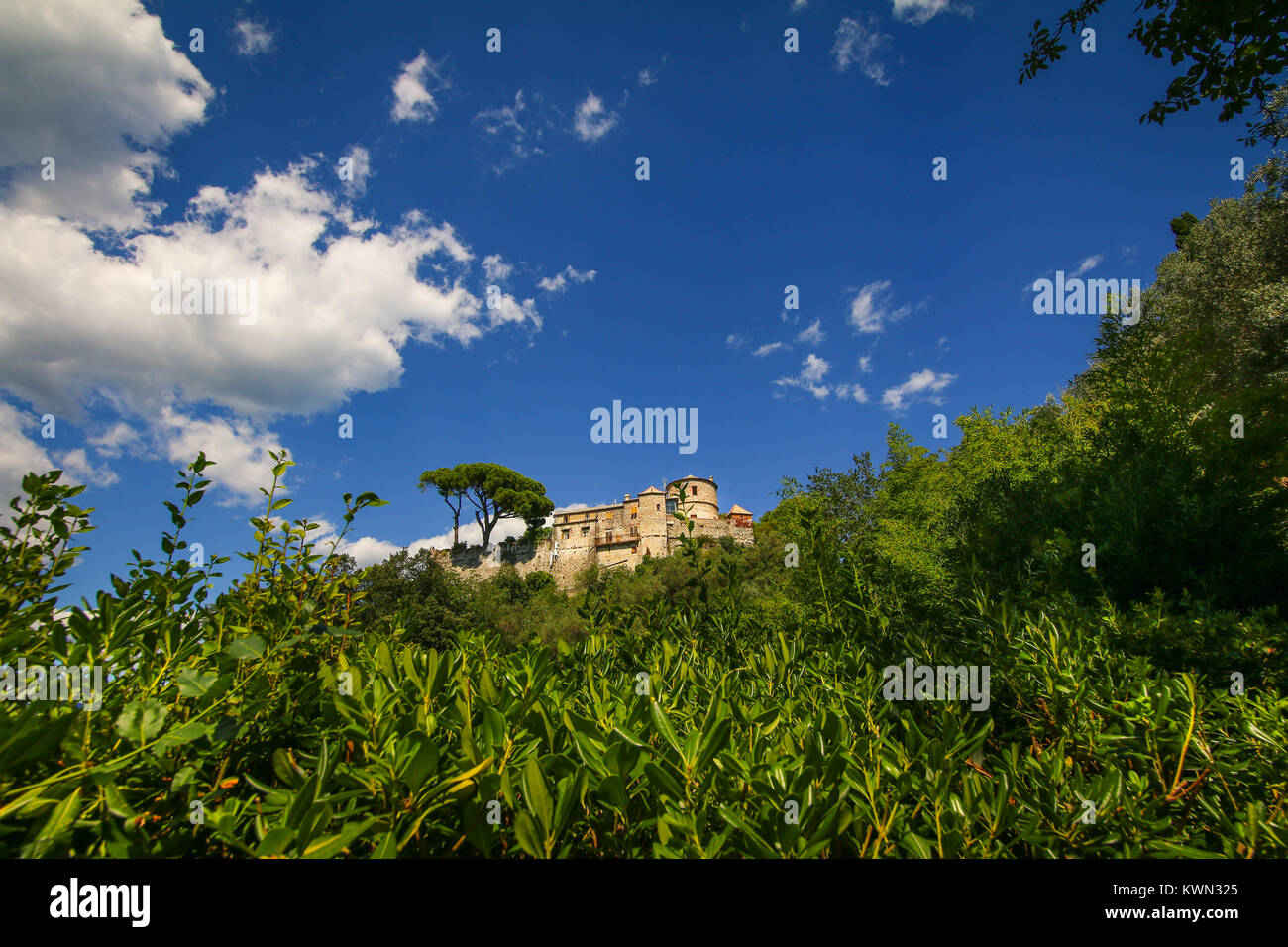 Château Brown également connu comme le château Saint-Georges situé au-dessus de la port de Portofino, Italie Banque D'Images