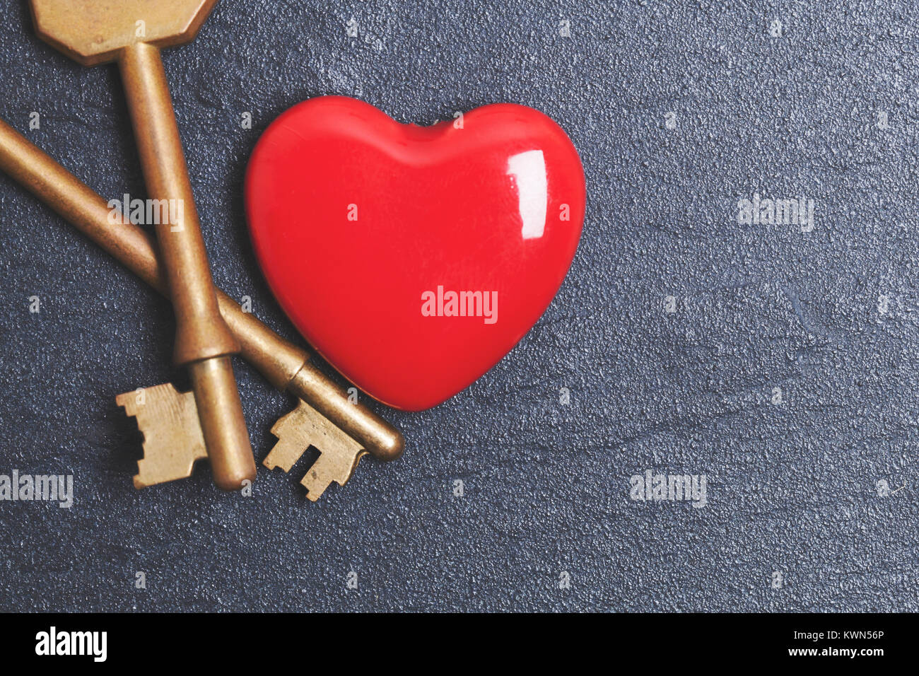 Déverrouiller la Saint-valentin amour concept. Coeur rouge avec clé et cadenas Banque D'Images