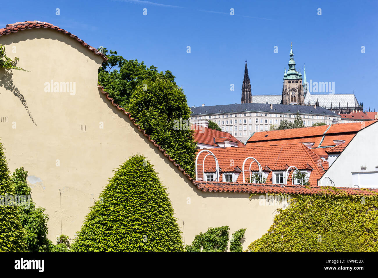 Château de Prague depuis le jardin de Vrtba, Hradcany, République tchèque de Prague Banque D'Images