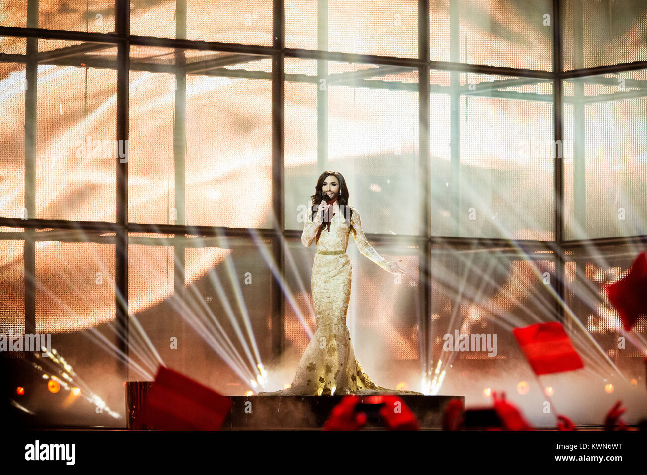 L'Autriche et Conchita Wurst, "la Femme à Barbe", gagner le Concours Eurovision de la Chanson 2014 avec la chanson gagnante 'prends comme un phoenix" à l'Eurovision à Copenhague final. Danemark 10/05 2014. Banque D'Images