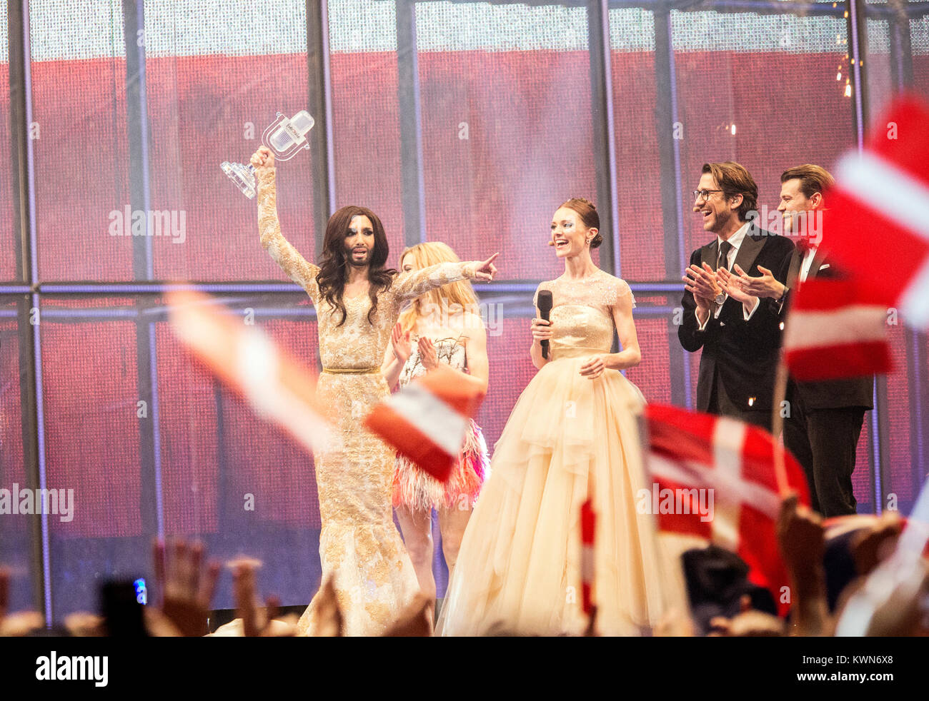 L'Autriche et Conchita Wurst, "la Femme à Barbe", gagner le Concours Eurovision de la Chanson 2014 avec la chanson gagnante 'prends comme un phoenix" à l'Eurovision à Copenhague final. Danemark 11/05 2014. Banque D'Images