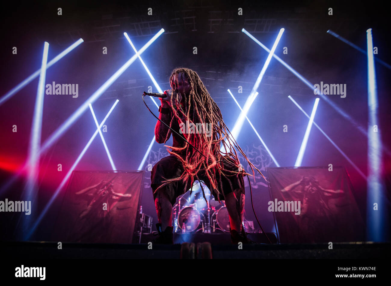 Le groupe de death metal polonais Decapitated effectue un concert live au festival de heavy metal danois Copenhell 2016 à Copenhague. Ici le chanteur Rafal "Rasta" Piotrowski est vu sur scène. Le Danemark, 25/06 2016. Banque D'Images Le groupe de death metal polonais Decapitated effectue un concert live au festival de heavy metal danois Copenhell 2016 à Copenhague. Ici le chanteur Rafal "Rasta" Piotrowski est vu sur scène. Le Danemark, 25/06 2016. Banque D'Images