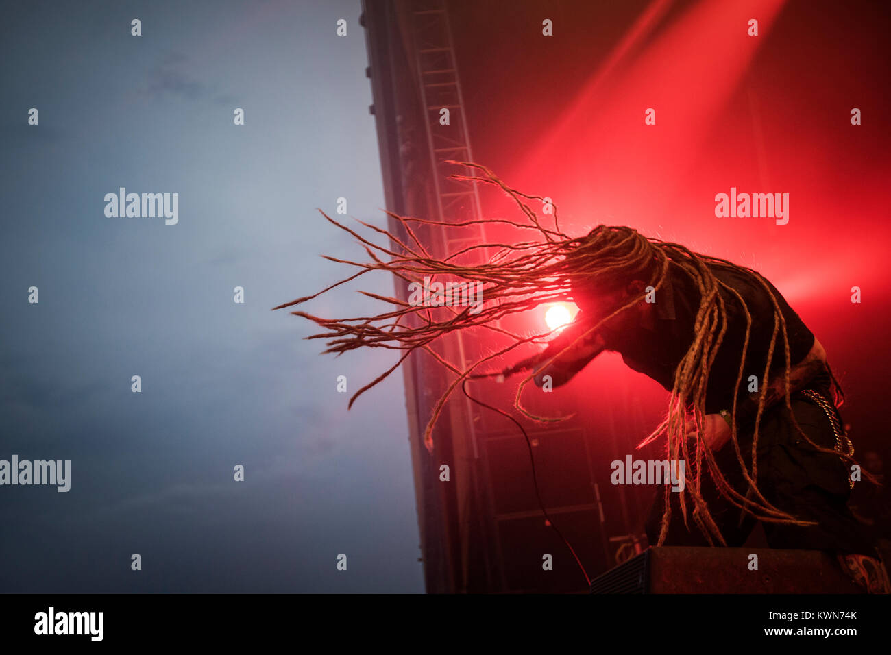 Le groupe de death metal polonais Decapitated effectue un concert live au festival de heavy metal danois Copenhell 2016 à Copenhague. Ici le chanteur Rafal "Rasta" Piotrowski est vu sur scène. Le Danemark, 25/06 2016. Banque D'Images Le groupe de death metal polonais Decapitated effectue un concert live au festival de heavy metal danois Copenhell 2016 à Copenhague. Ici le chanteur Rafal "Rasta" Piotrowski est vu sur scène. Le Danemark, 25/06 2016. Banque D'Images