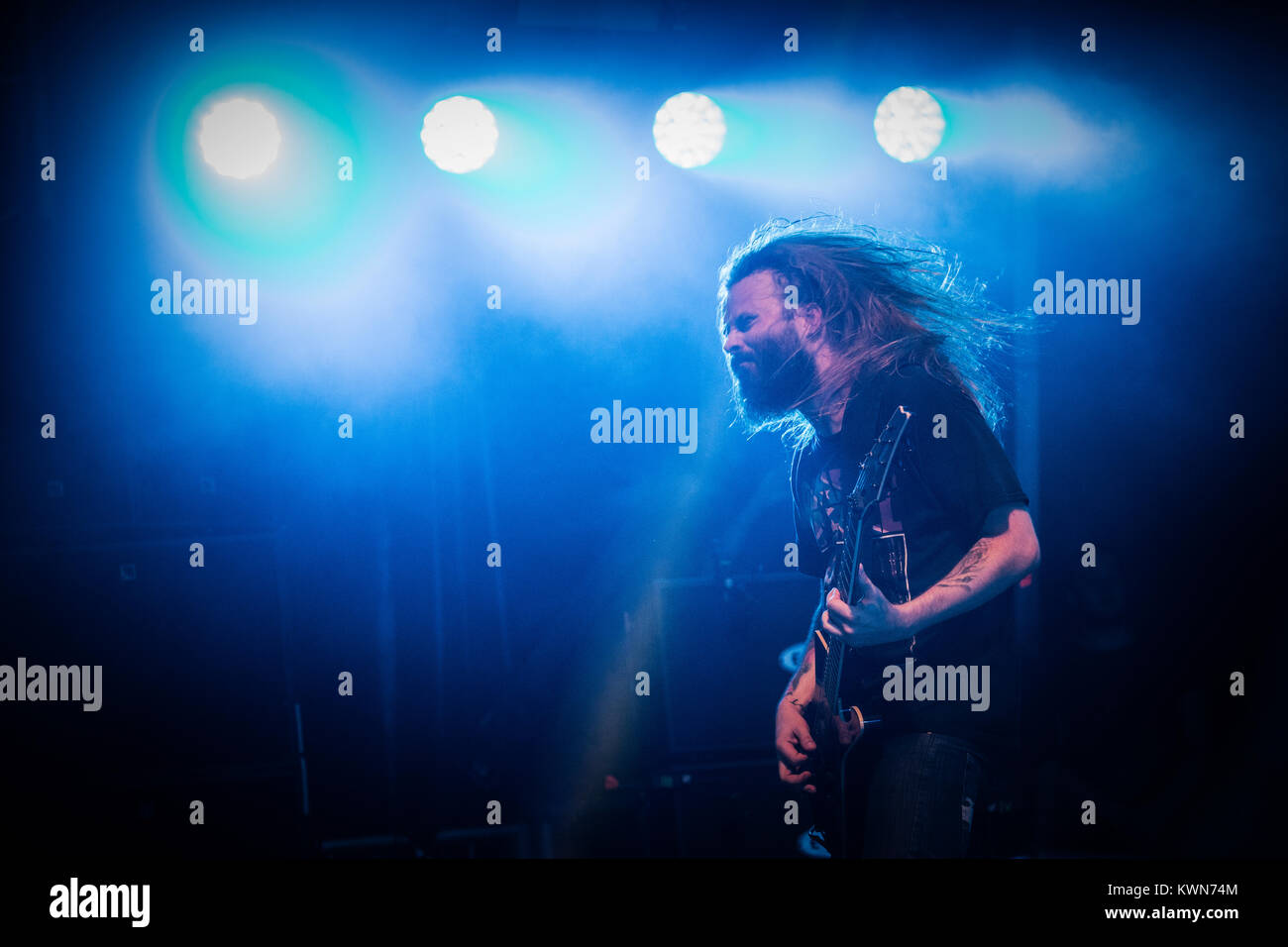 Le groupe de death metal polonais Decapitated effectue un concert live au festival de heavy metal danois Copenhell 2016 à Copenhague. Ici guitariste Vogg" Kieltykais Waclaw 'vu sur scène. Le Danemark, 25/06 2016. Banque D'Images Le groupe de death metal polonais Decapitated effectue un concert live au festival de heavy metal danois Copenhell 2016 à Copenhague. Ici guitariste Vogg" Kieltykais Waclaw 'vu sur scène. Le Danemark, 25/06 2016. Banque D'Images