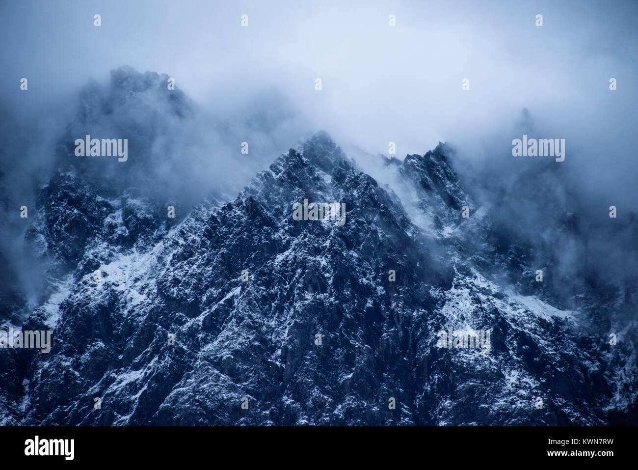 La neige dans les montagnes du Caucase, la Géorgie Kazbegi Banque D'Images