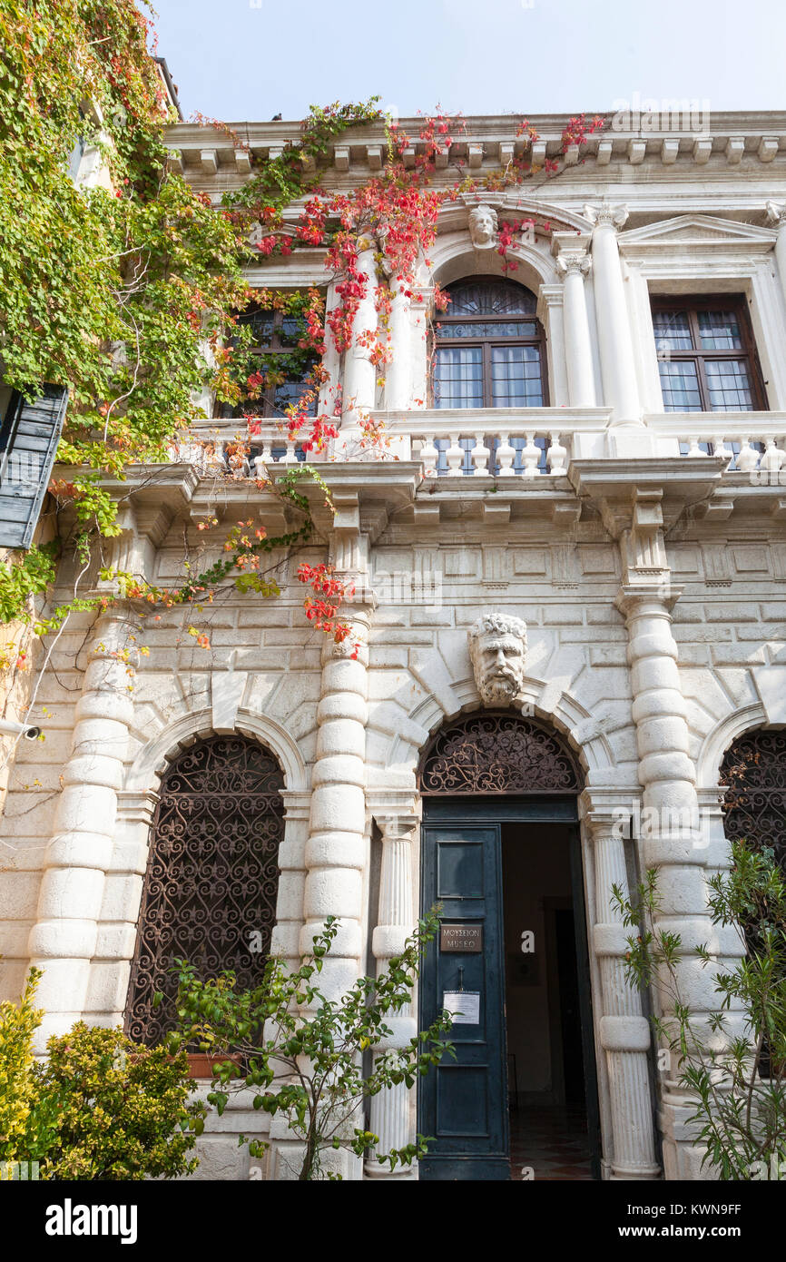 Musée de l'icône, Scoletta di San Nicolo, Institut Hellénique, Castello, Venise, Italie abritant une collection de reliques Byzantines Banque D'Images