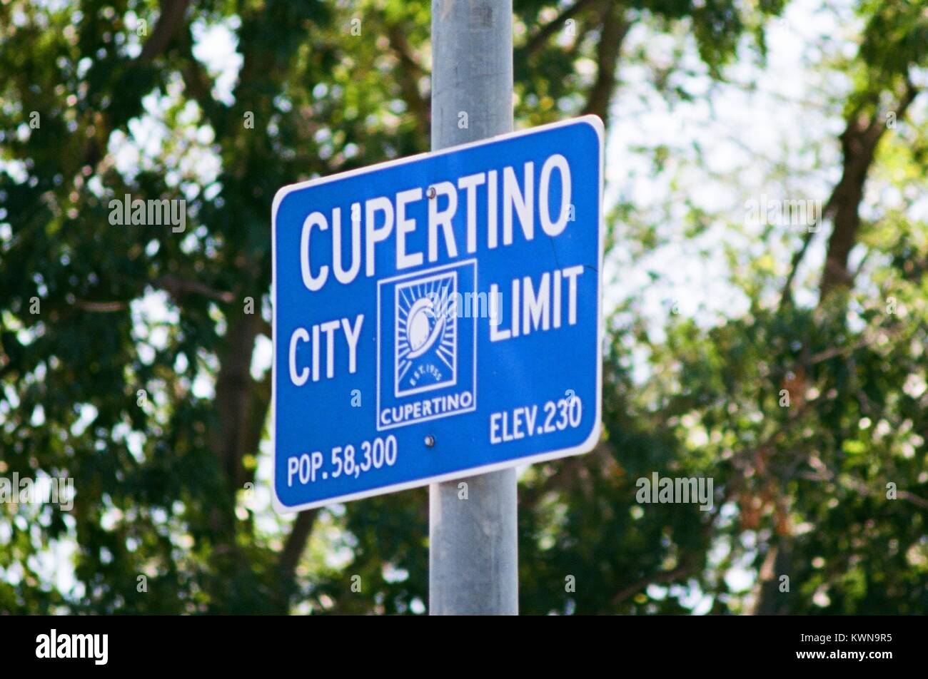 La signalisation pour les limites de la ville de la Silicon Valley ville de Cupertino, Californie, 25 juillet 2017. Banque D'Images