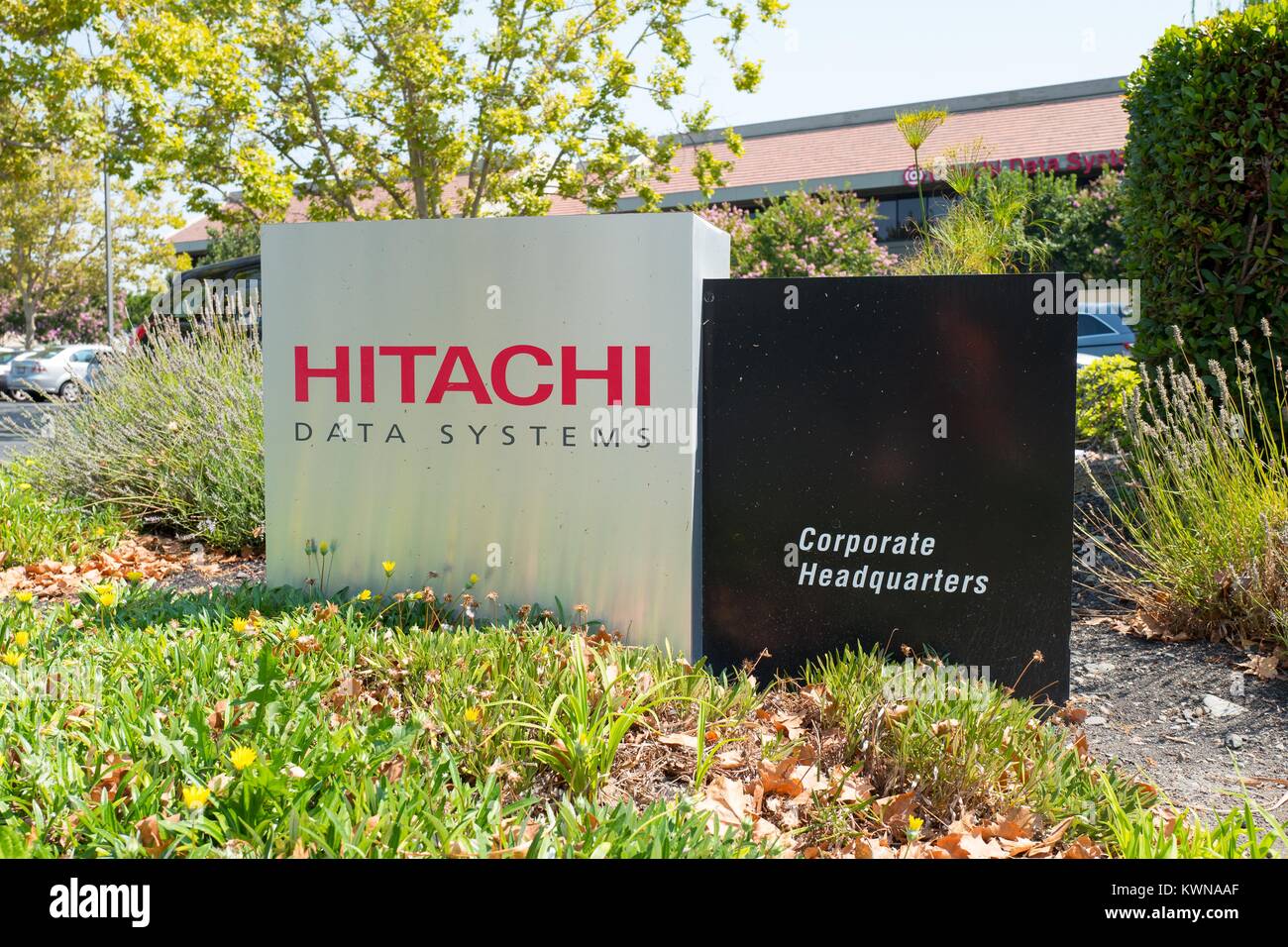 Affichage dynamique avec logo en Silicon Valley siège de conglomérale multinationale japonaise Hitachi, Santa Clara, Californie, 17 août 2017. Banque D'Images