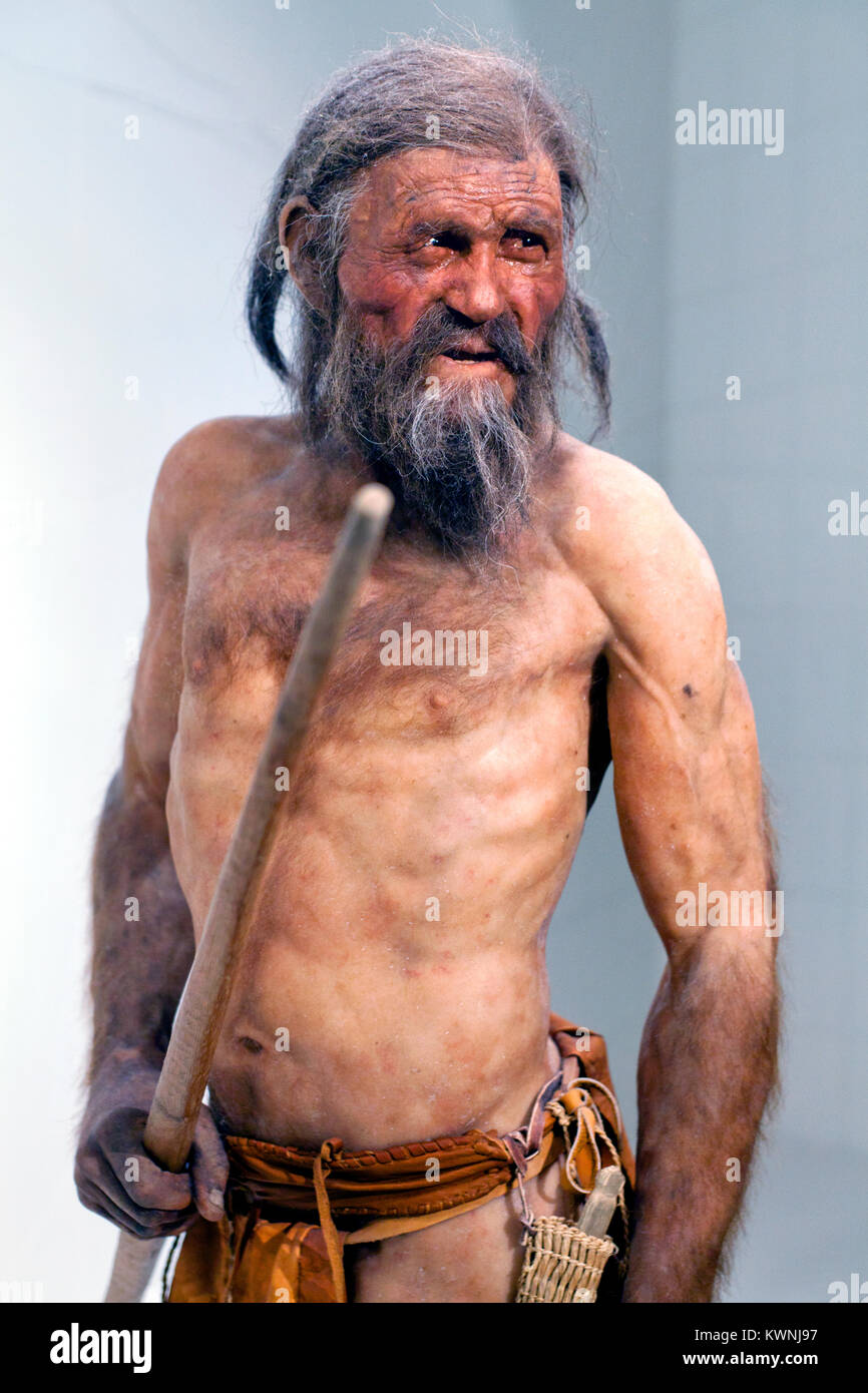 L'Iceman Ötzi, Musée d'archéologie du Tyrol du Sud, Bolzano, Italie Banque D'Images