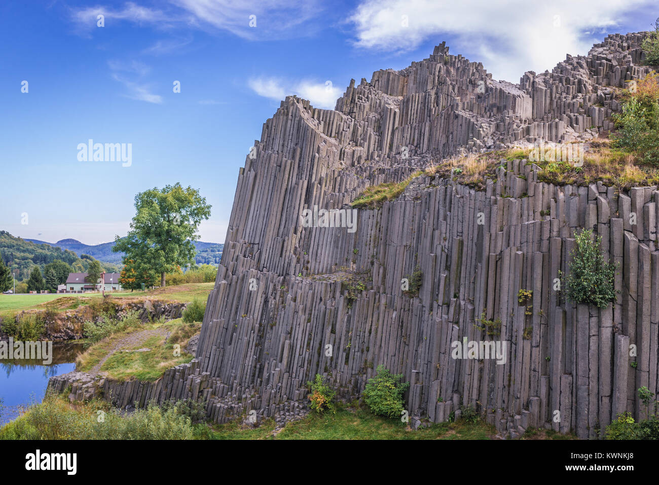 Colonnes de basalte transmission formation nommée Panska Skala (Le Seigneur's Rock) ou orgue à tuyaux à Kamenicky Senov ville en République Tchèque Banque D'Images