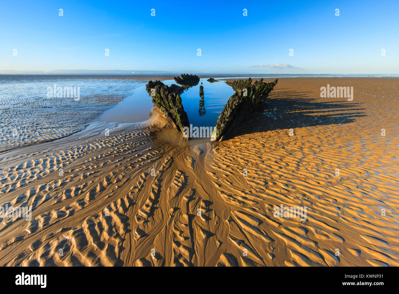 Une vue de la SS Nornen Berrow, Plage, Somerset, Royaume-Uni. Banque D'Images