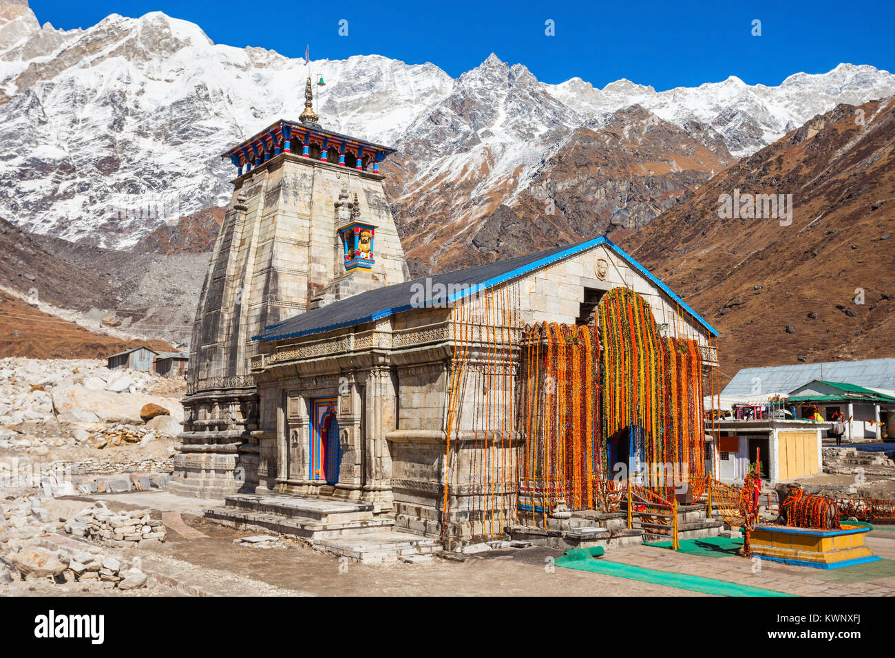 Kedarnath Temple est un temple hindou dédié au Dieu Shiva, qui trouve dans le Garhwal Himalaya, Inde. Banque D'Images