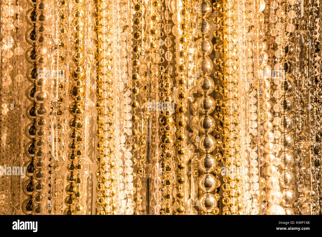 La texture à partir de chaînes de différentes perles d'or Banque D'Images