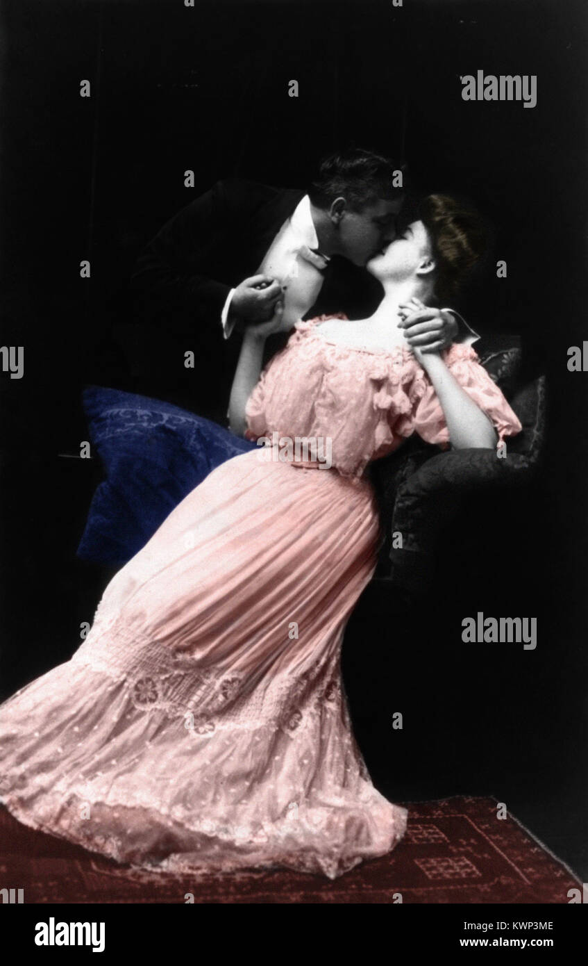 Victorian Couple Kiss Banque De Photographies Et Dimages à Haute Résolution Alamy