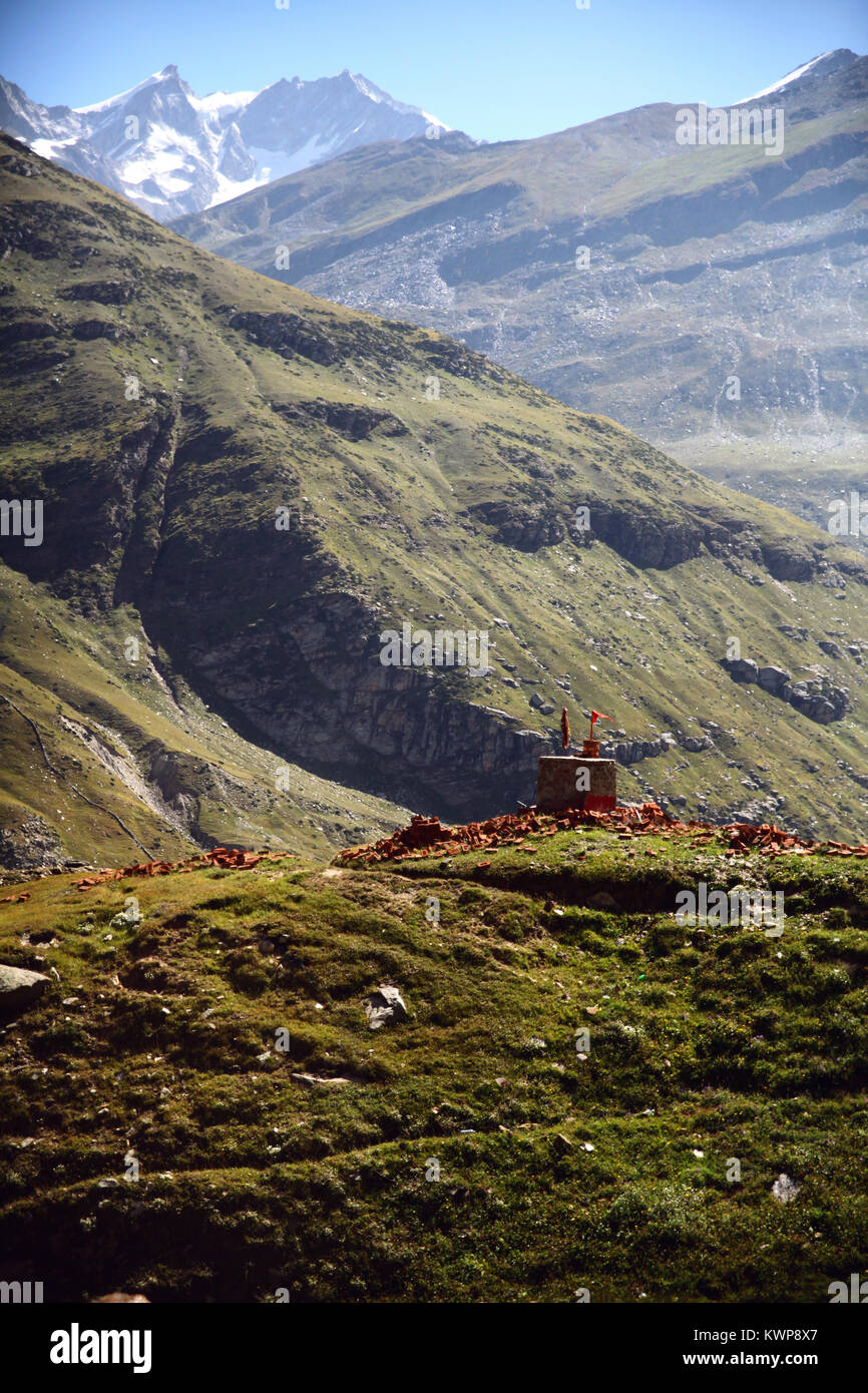 Paysage majestueux avec green valley en Himalaya indien, keylong région Banque D'Images