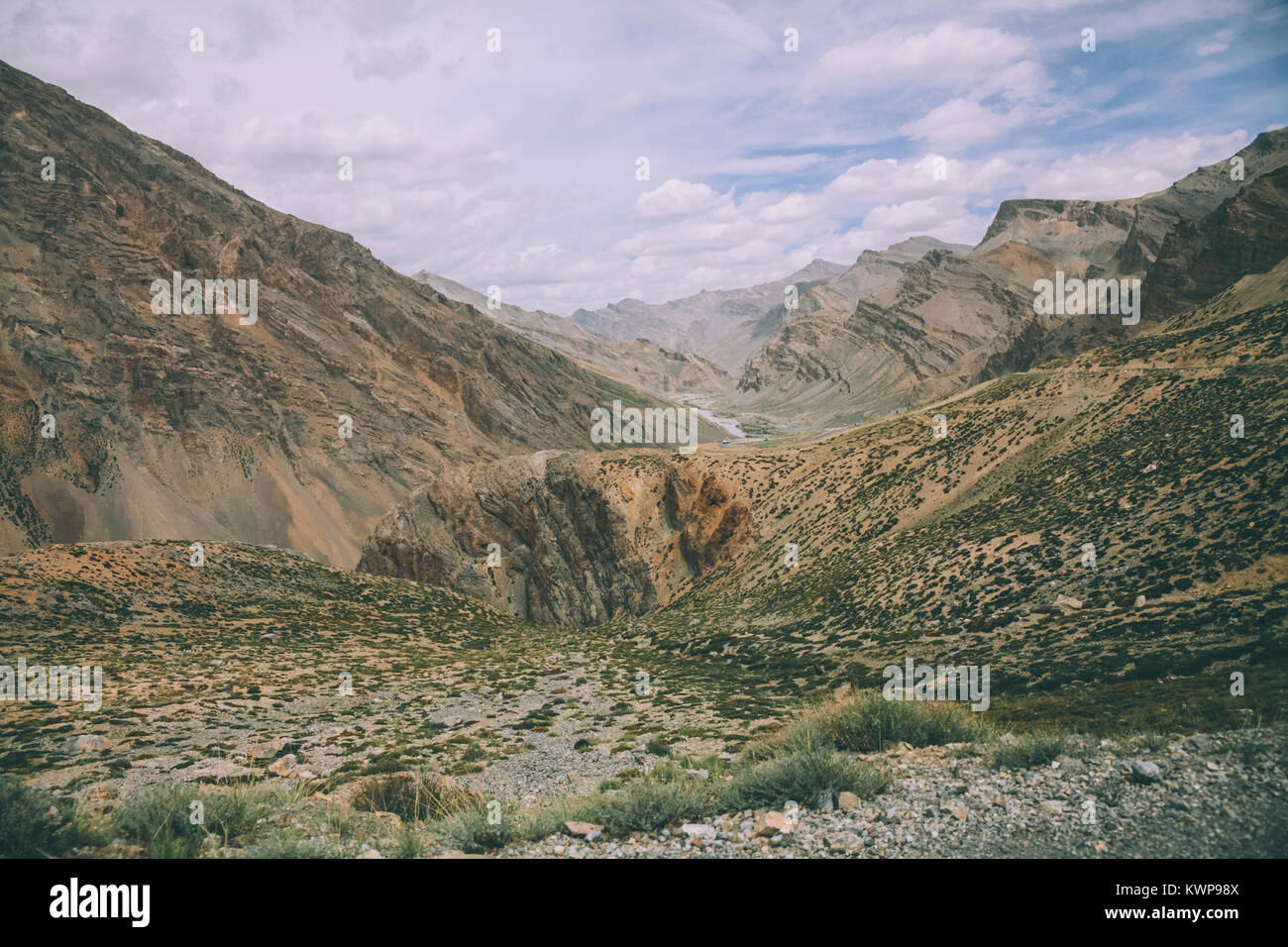 Beau paysage rocheux pittoresque dans la région du Ladakh, Himalaya Indien Banque D'Images