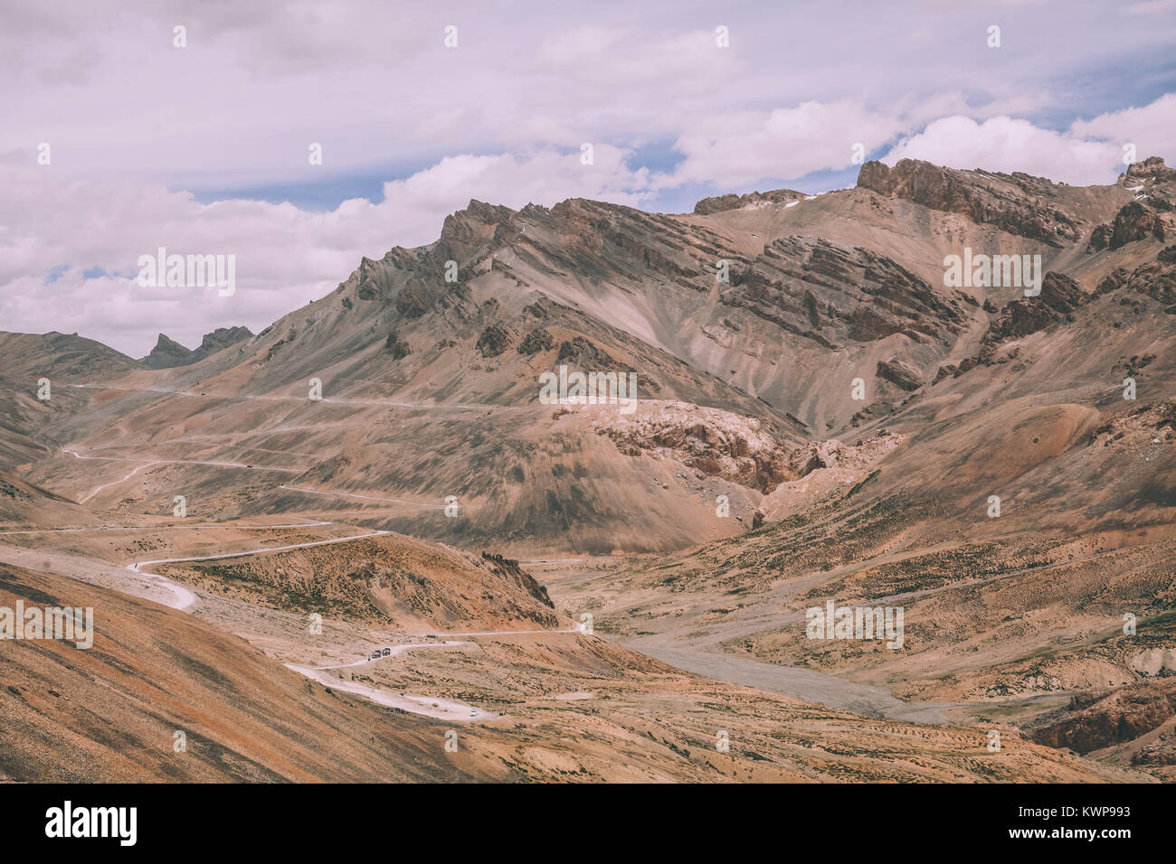 Superbe paysage de montagnes dans la région du Ladakh, Himalaya Indien Banque D'Images