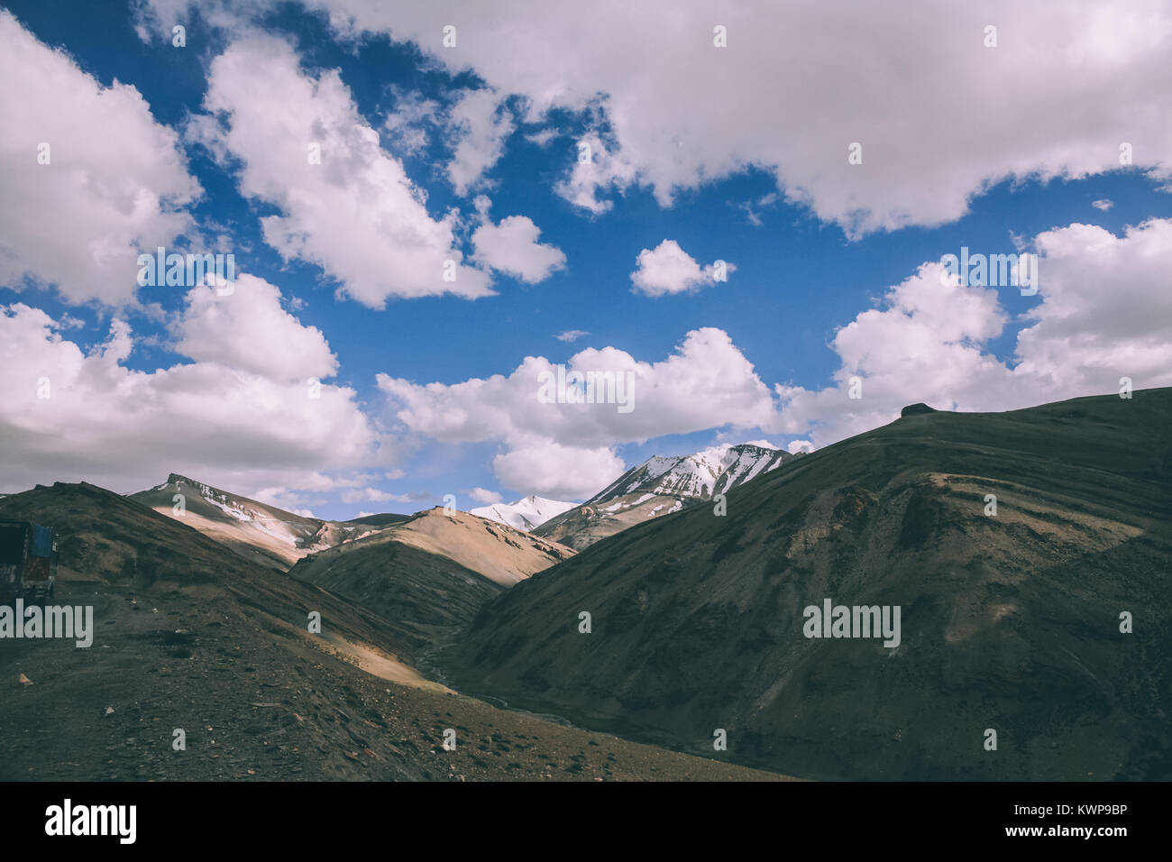 Beau paysage de montagne pittoresque dans la région du Ladakh, Himalaya Indien Banque D'Images
