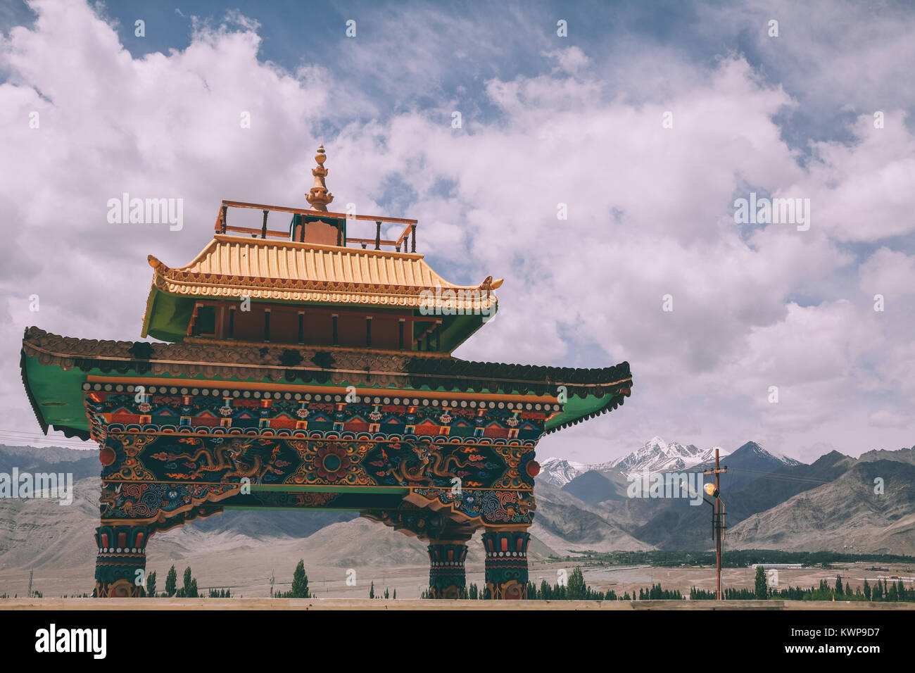 La porte de l'amitié à Leh et belles montagnes, Himalaya Indien Banque D'Images