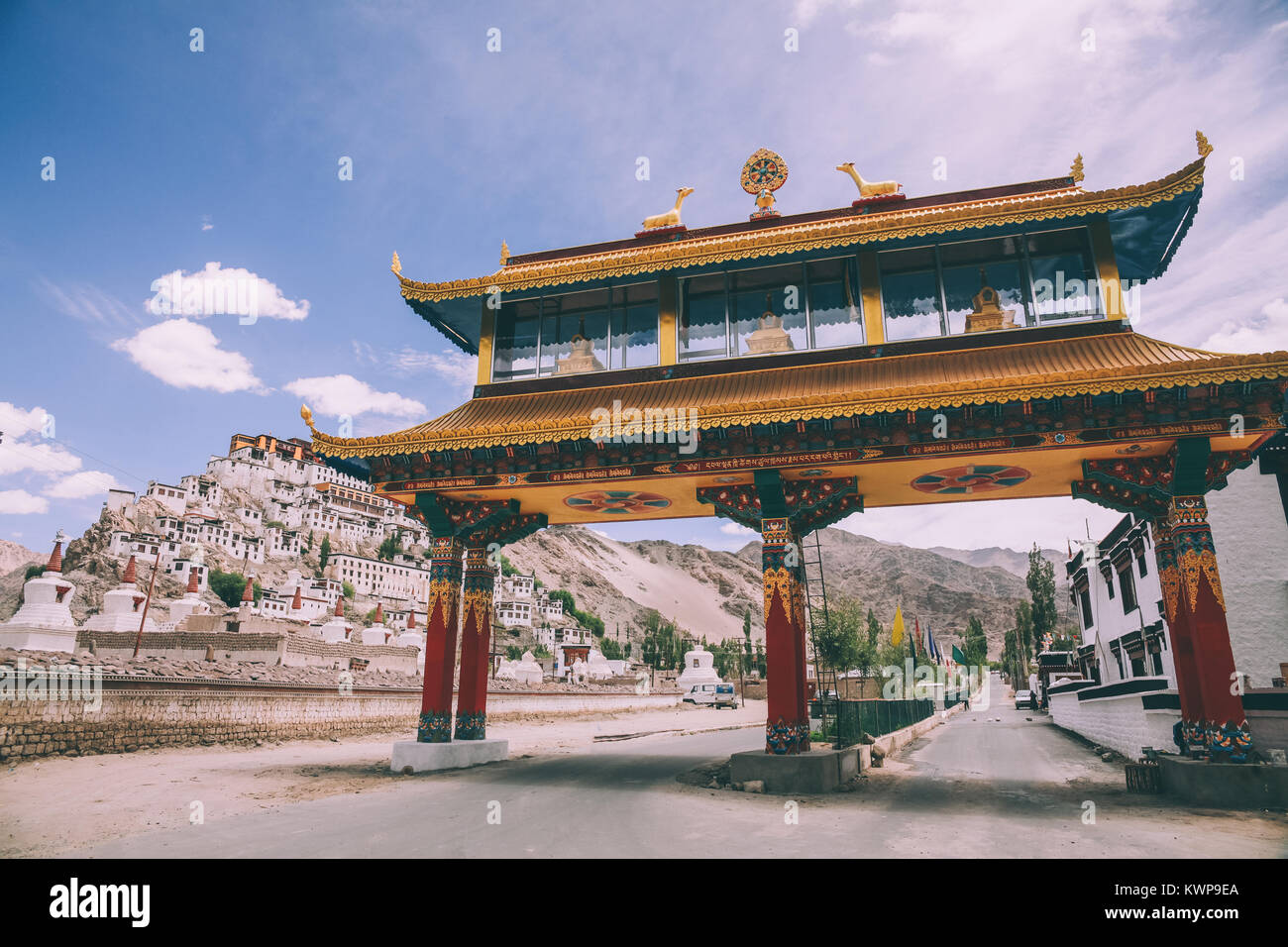 La porte de l'amitié et la ville de Leh, Himalaya Indien Banque D'Images