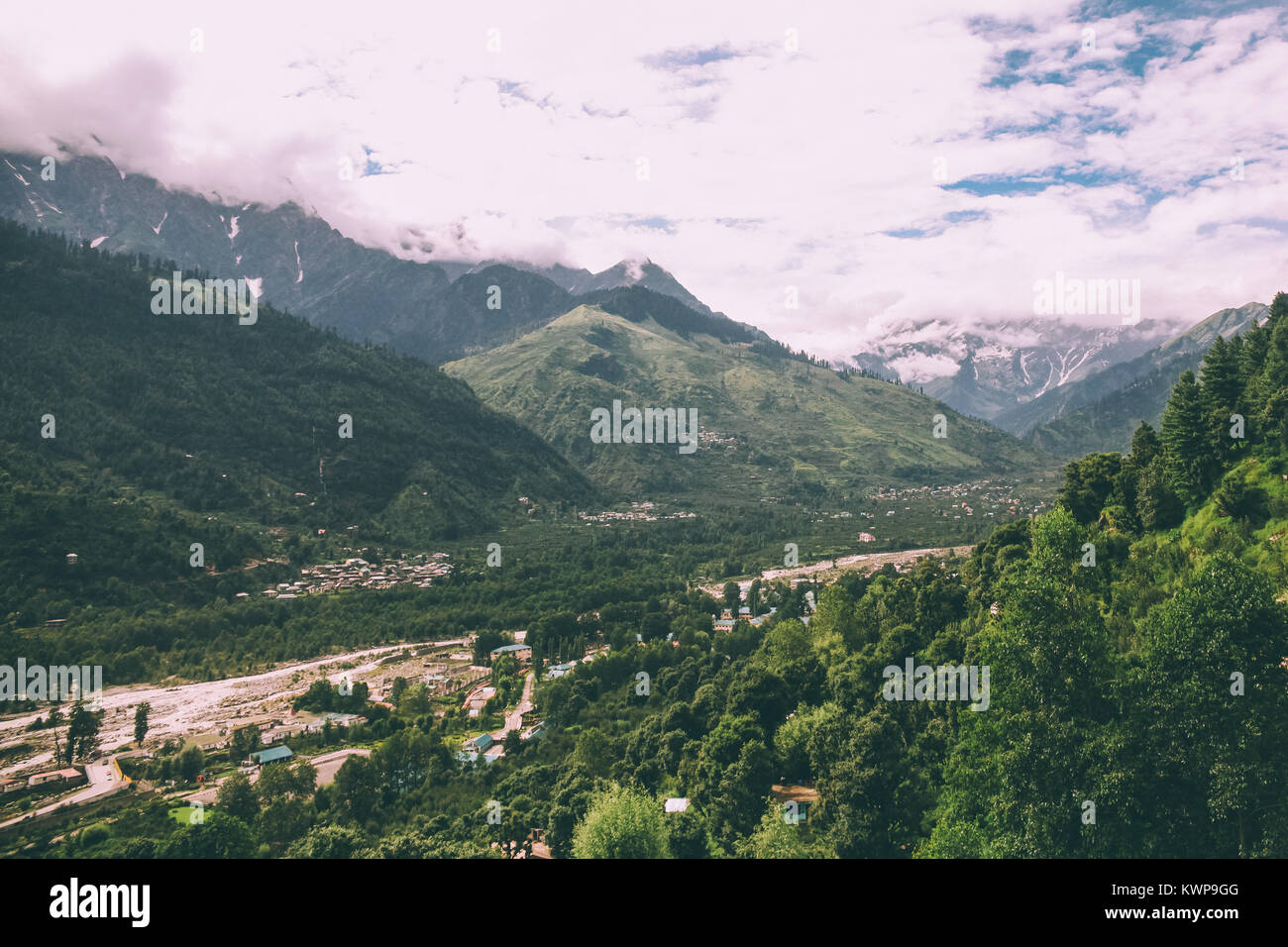 Belle vue panoramique sur la montagne paysage en Himalaya Indien Banque D'Images