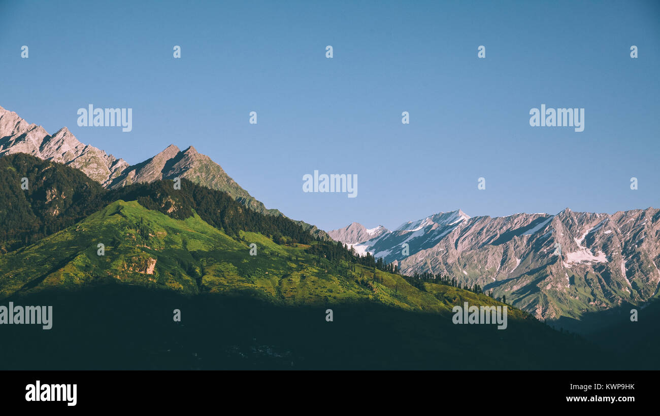 Magnifique paysage de montagne dans l'Himalaya Indien Banque D'Images