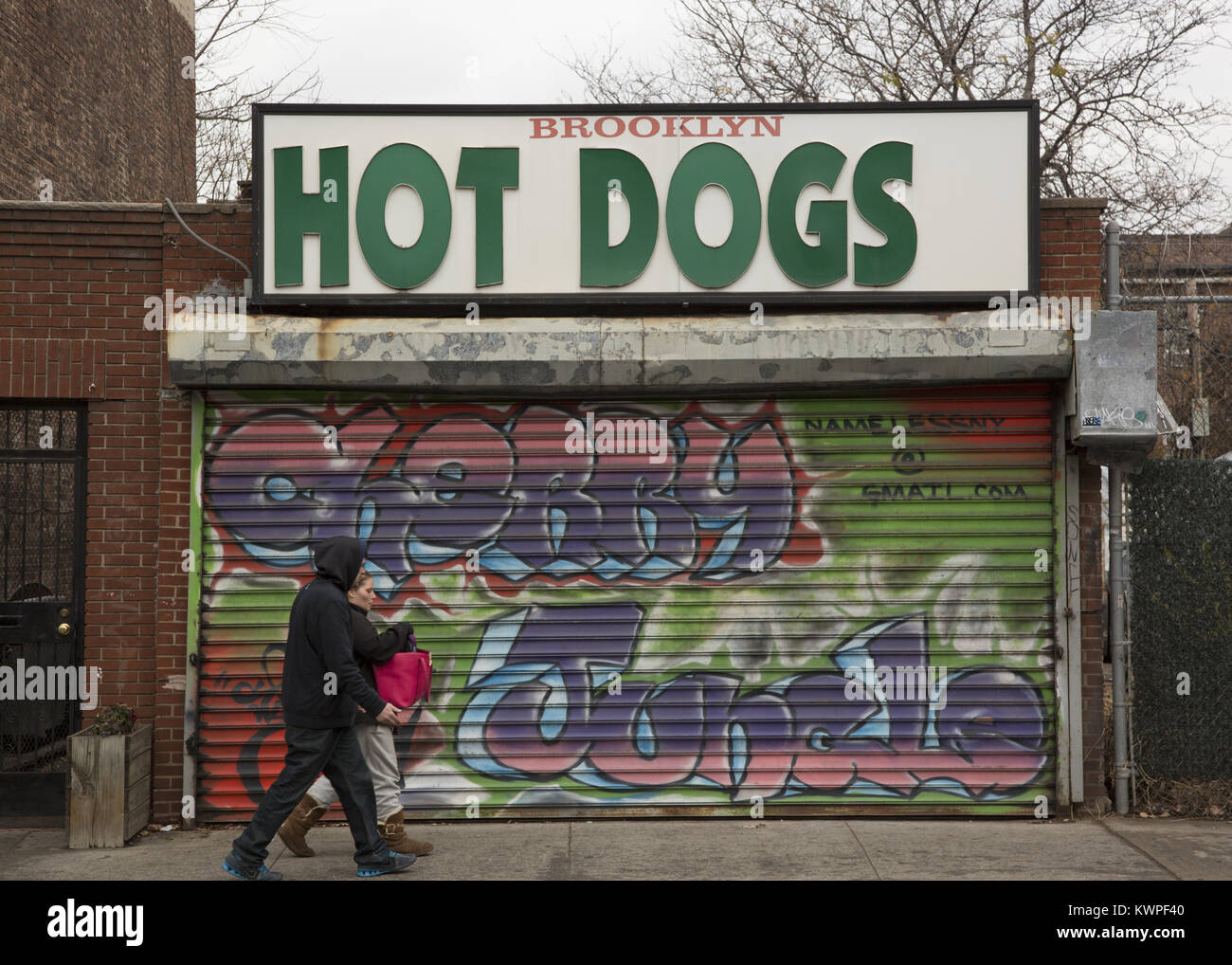 Stand de hot-dog fermé le long de la 9ème rue dans le quartier Gowanus à Brooklyn, New York Banque D'Images