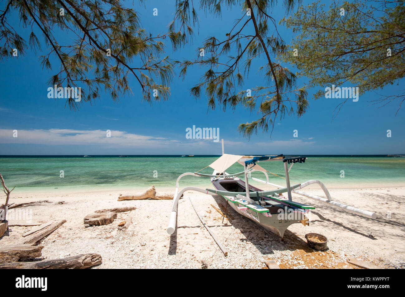 Bateau sur la plage, l'île de Gili Meno, Lombok, Indonésie Banque D'Images