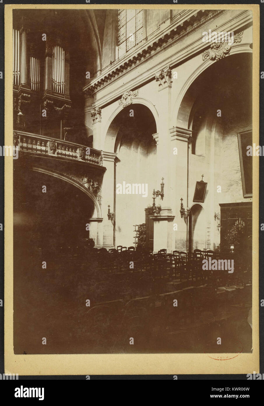 L'église Saint-Paul-Saint-François-Xavier de Bordeaux, conçue par J-A Brutails, présente un mélange d'influences architecturales classiques et modernes dans la conception religieuse française. Banque D'Images L'église Saint-Paul-Saint-François-Xavier de Bordeaux, conçue par J-A Brutails, présente un mélange d'influences architecturales classiques et modernes dans la conception religieuse française. Banque D'Images