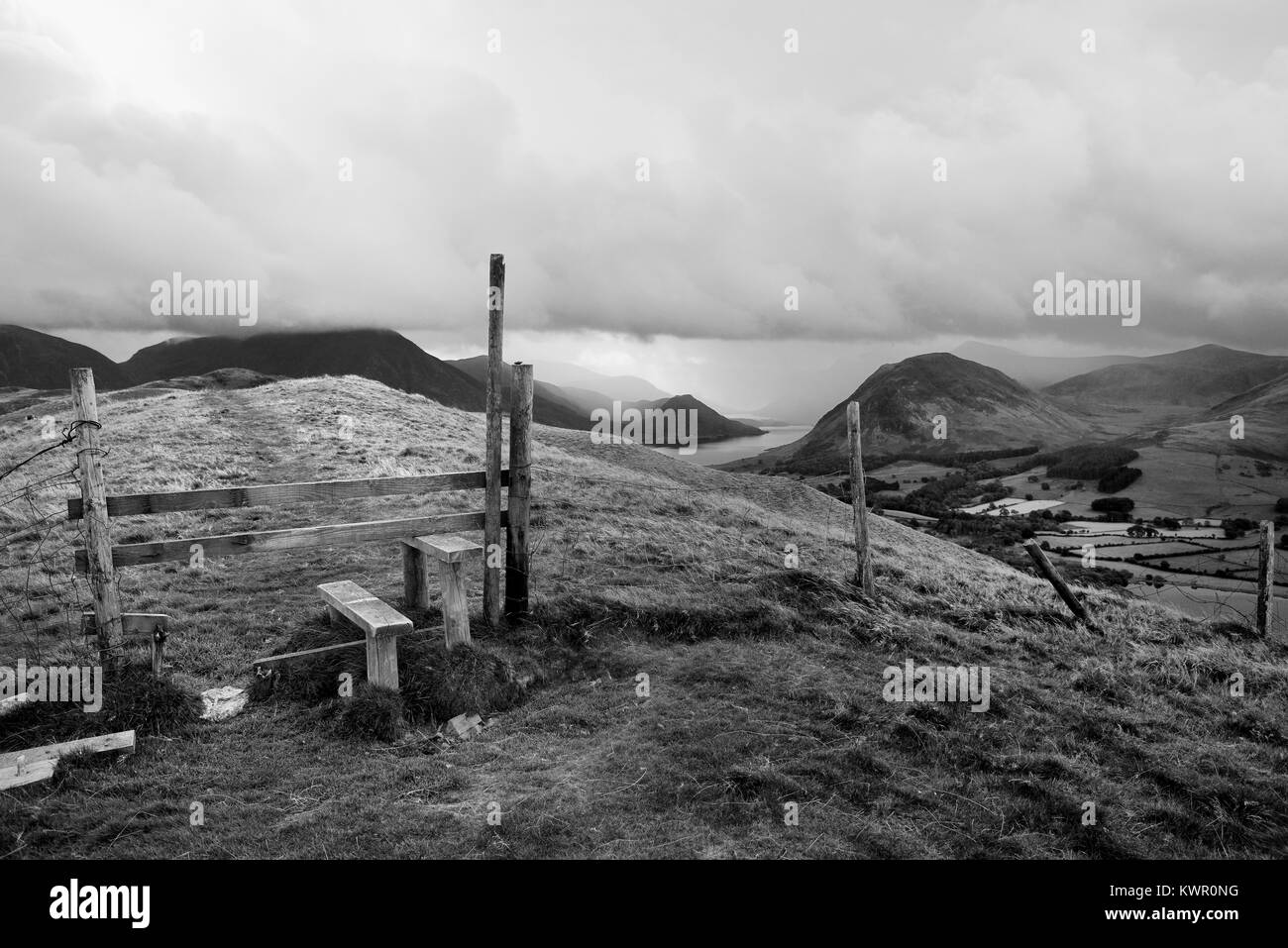 Stile en bois au sommet de Darling est tombé Banque D'Images