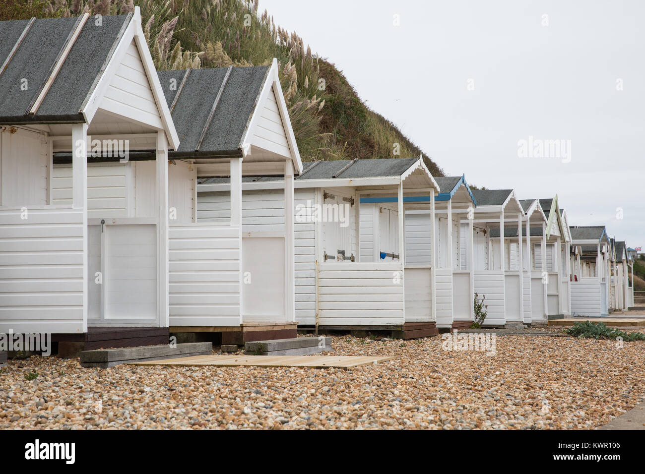 Cooden, UK. 3 Septembre, 2017. Cabines de plage sur le front de mer de Cooden, East Sussex. Banque D'Images