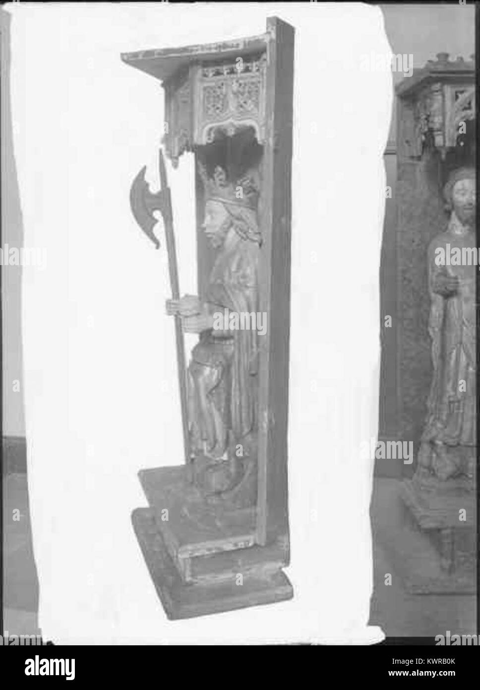 L'église de Överenhörna est une église historique de Suède, connue pour son architecture médiévale et ses caractéristiques structurelles préservées. L'église conserve des éléments originaux, tels que son autel et ses vitraux, qui reflètent sa longue histoire. Banque D'Images