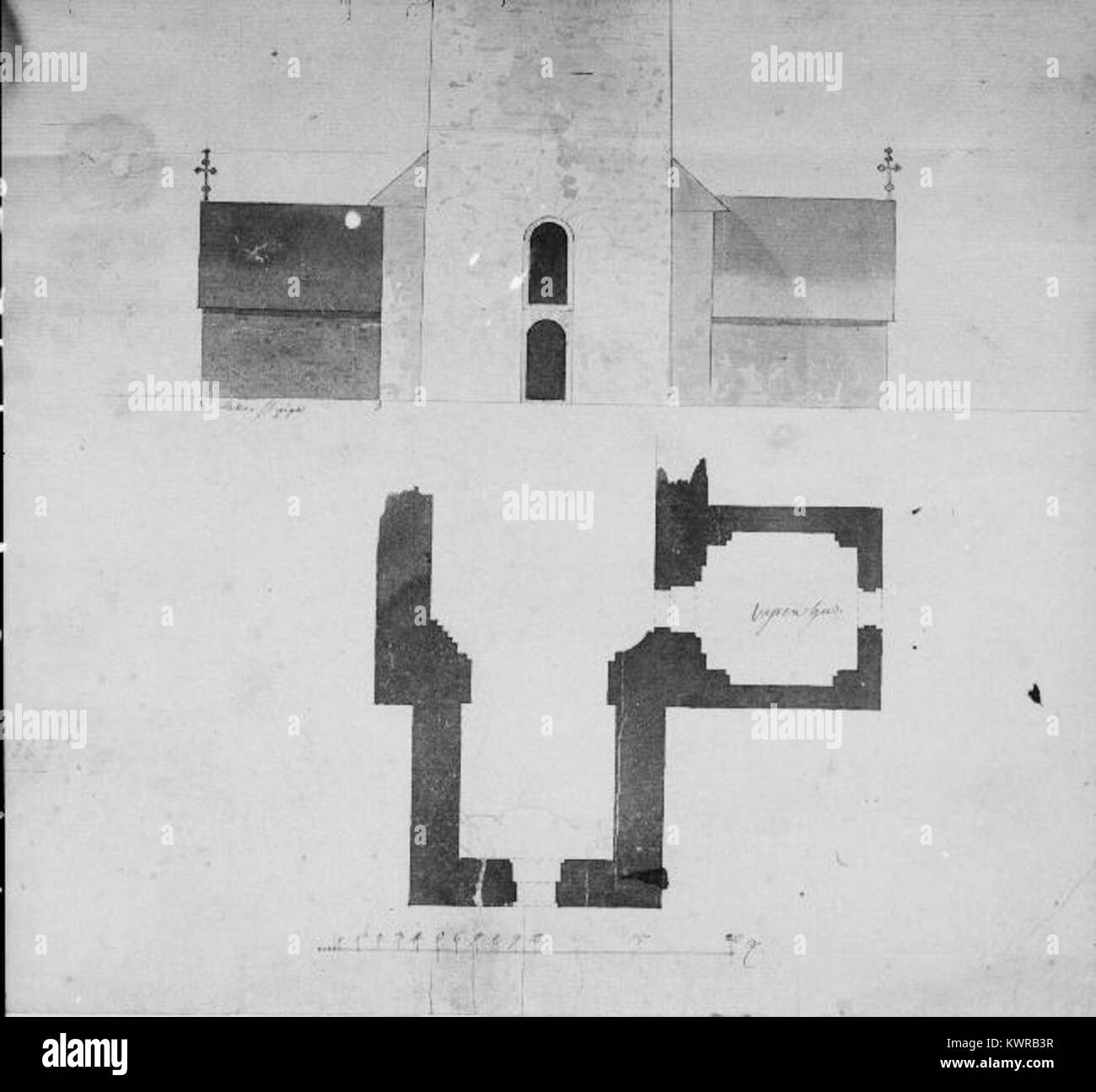 L'église de Övergran en Suède est un site historique avec une combinaison d'architecture médiévale et moderne. L’église conserve des éléments importants comme son autel, sa chaire et ses vitraux d’origine, reflétant les traditions ecclésiastiques et le patrimoine architectural suédois. Banque D'Images