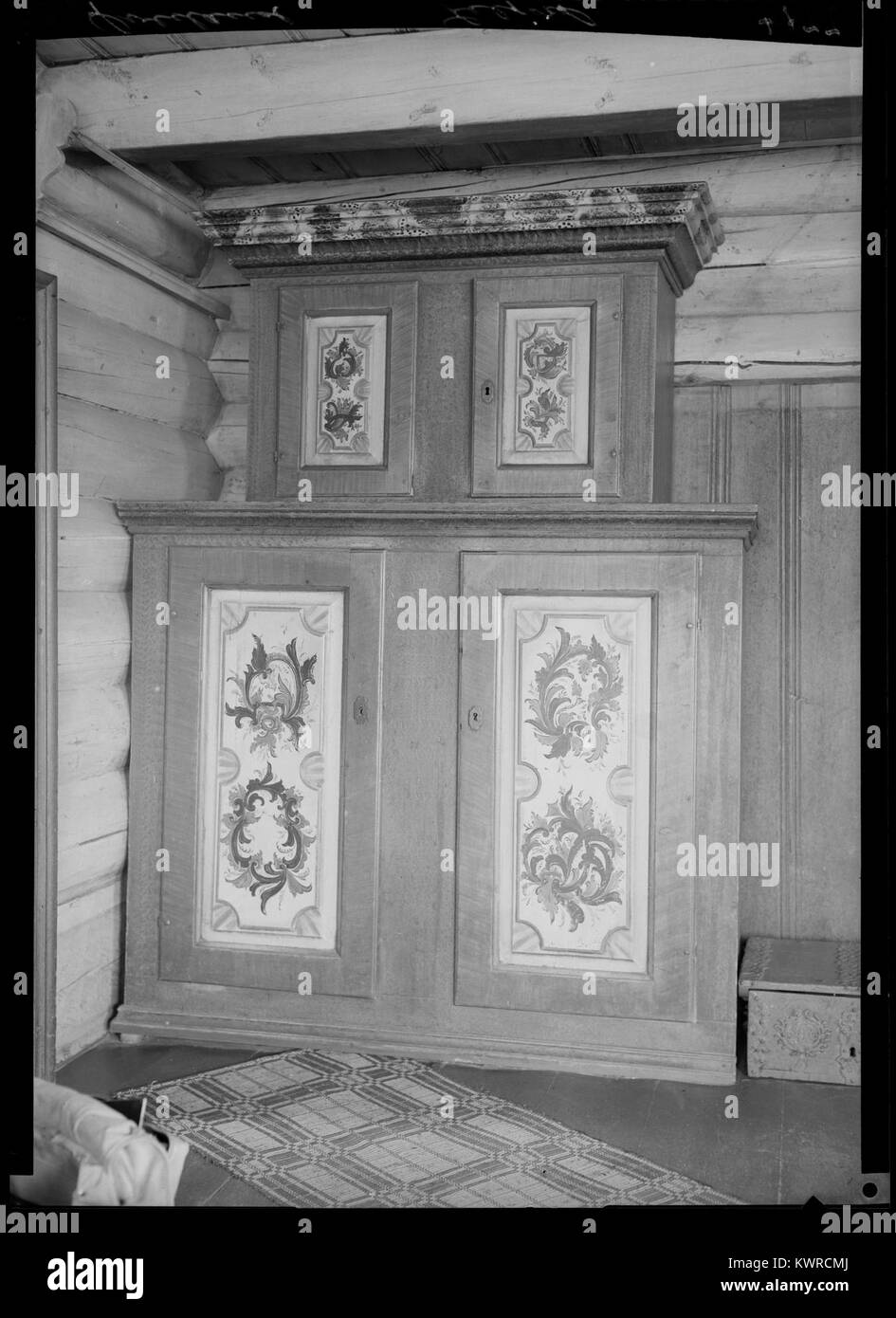 Une photographie prise à Øverland, Seljord, Norvège, capturant l'atmosphère paisible du village. L'image reflète la simplicité et la beauté de la vie rurale dans cette région scandinave. Banque D'Images