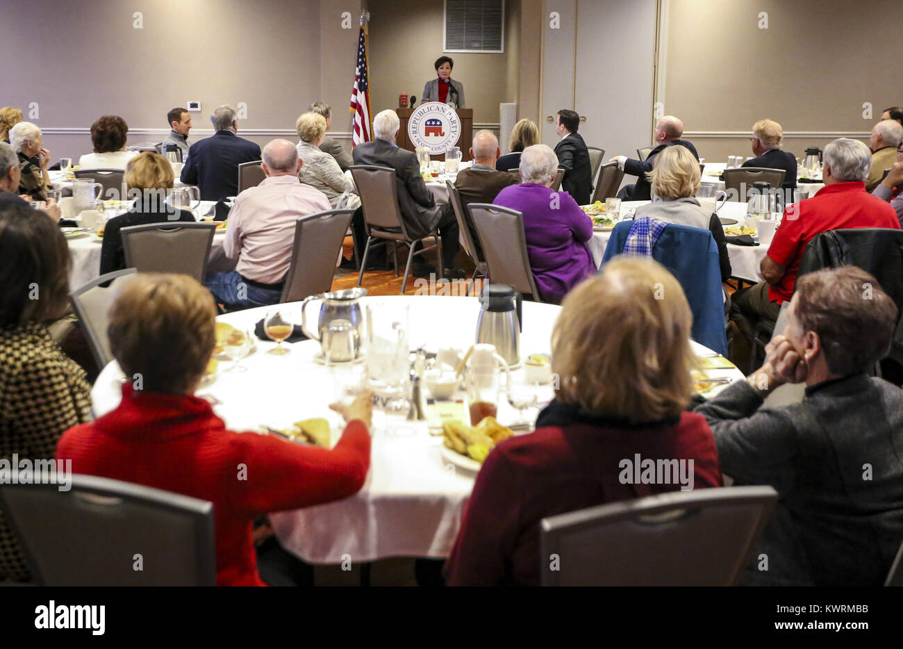 Davenport, Iowa, États-Unis. 26 janvier, 2017. Le lieutenant gouverneur Kim Reynolds parle à une foule à l'hôtel Holiday Inn et Suites Ballroom à Davenport le Jeudi, Janvier 26, 2017. Le lieutenant gouverneur Reynolds a été l'intervenant à la Scott County Club Lincoln du parti républicain d'initiés politiques. En tant que Gouverneur Terry Branstad a offert l'Ambassadeur de Chine, le lieutenant-gouverneur Reynolds va bientôt devenir la première femme gouverneur de l'Iowa. Credit : Andy Abeyta/Quad-City Times/ZUMA/Alamy Fil Live News Banque D'Images