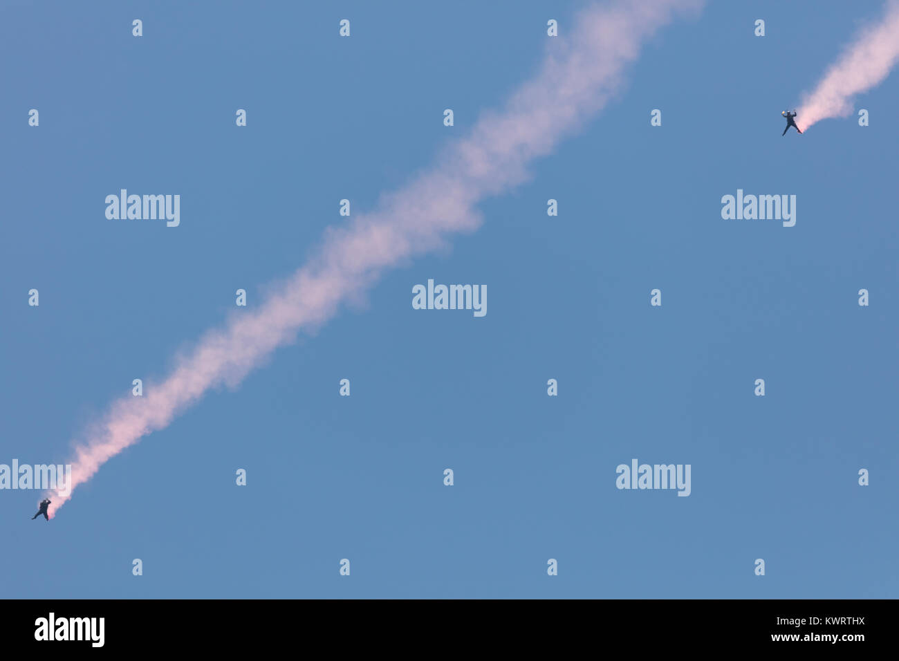 USA, Chicago - 19 août : plongées ciel l'Équipe de parachutistes de l'armée américaine Golden Knights effectuer à Chicago Air et l'eau le 19 août 2017 Banque D'Images