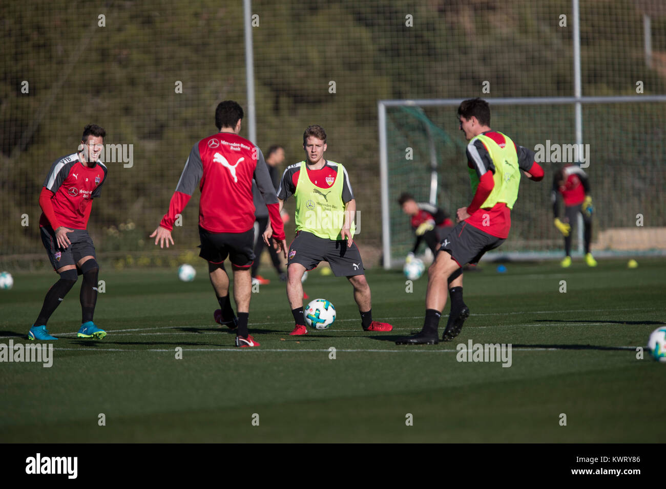 La Manga, en Espagne. 08Th Jan, 2018. Le VfB Stuttgart·s Santiago Ascacibar, en action pendant une session de formation du club de football allemand le VfB Stuttgart dans La Manga, en Espagne, 04 janvier 2018. Le VfB Stuttgart est actuellement en train de préparer la reprise de la Bundesliga saison après la pause hivernale et restera en Espagne jusqu'au 09 janvier 2018. Pascu Mendez/DPA Photo Credit : Pascu Mendez/dpa/Alamy Live News Banque D'Images