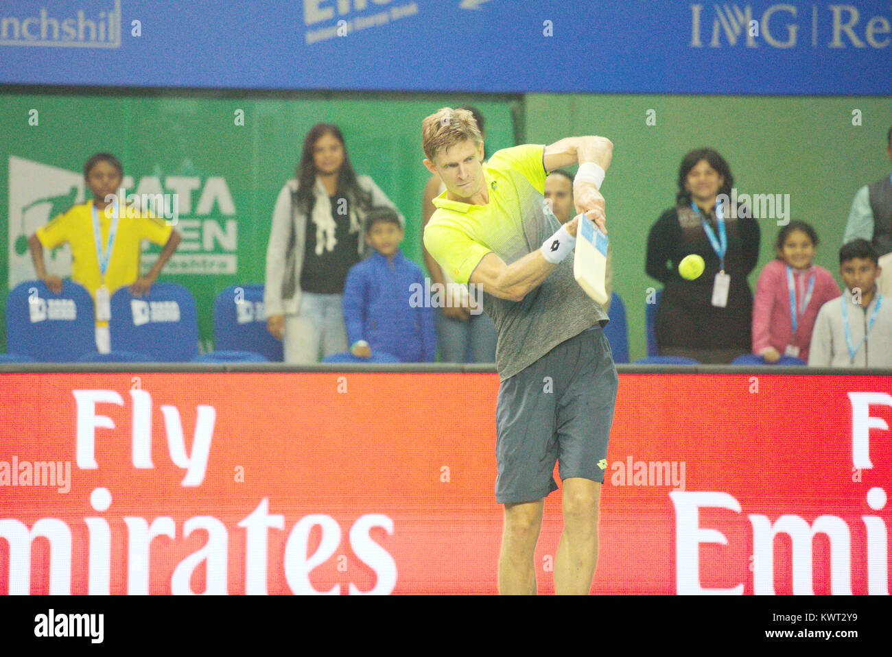 Pune, Inde. 5 janvier 2018. Kevin Anderson, de gestes de l'Afrique du Sud après avoir remporté sa demi-finale au tournoi à Maharashtra ouverte Tata Mahalunge Balewadi Tennis Stadium à Pune, en Inde. Credit : Karunesh Johri/Alamy Live News. Banque D'Images