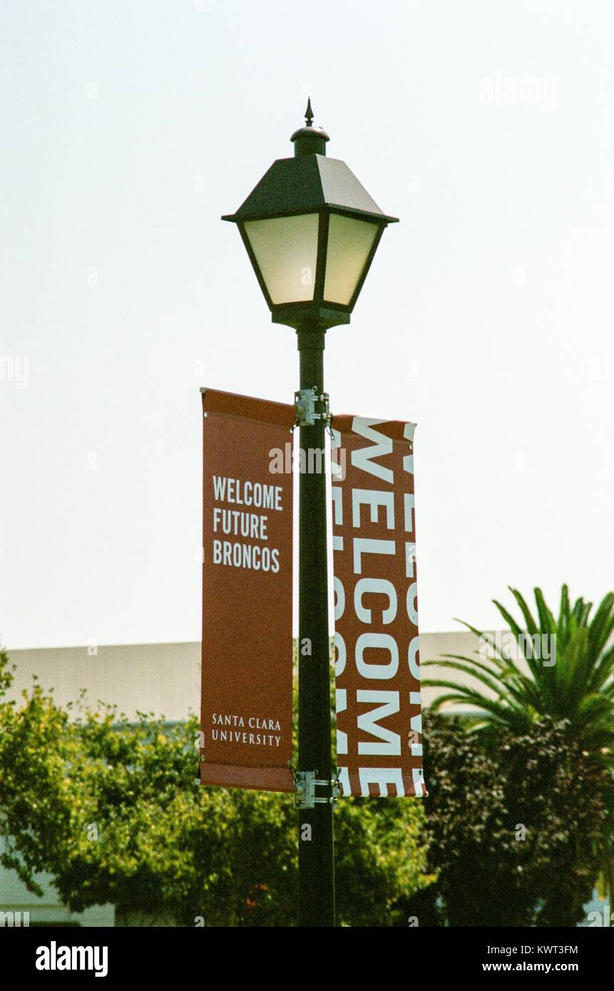 La lecture de la signalisation 'bienvenue', les Broncos l'avenir l'accueil des nouveaux étudiants à l'Université de Santa Clara, Silicon Valley, Santa Clara, Californie, 17 août 2017. Banque D'Images
