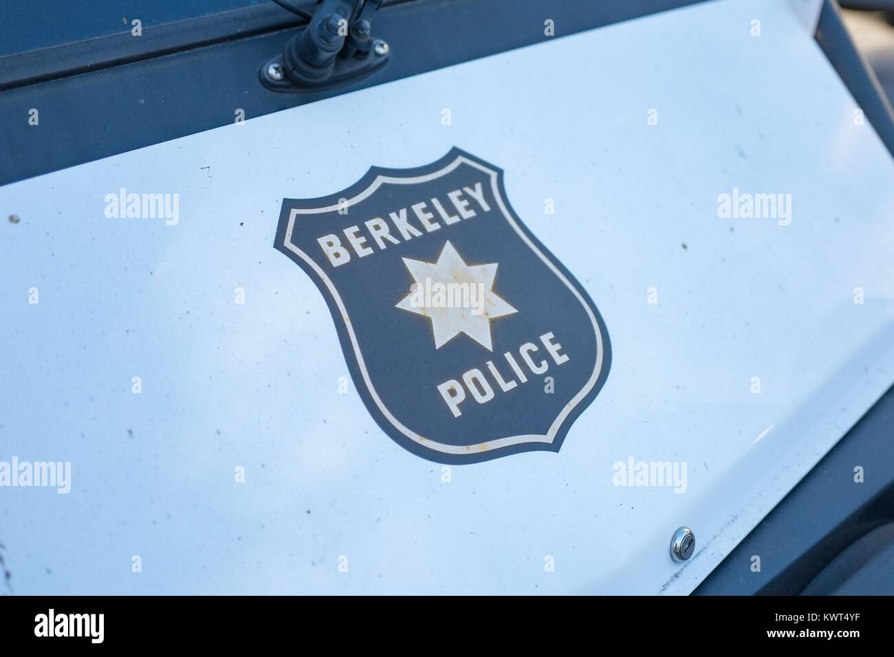Close-up de logo pour la Police de Berkeley sur un véhicule de police à Martin Luther King Jr Civic Center Park à Berkeley, Californie, le 6 octobre 2017. () Banque D'Images